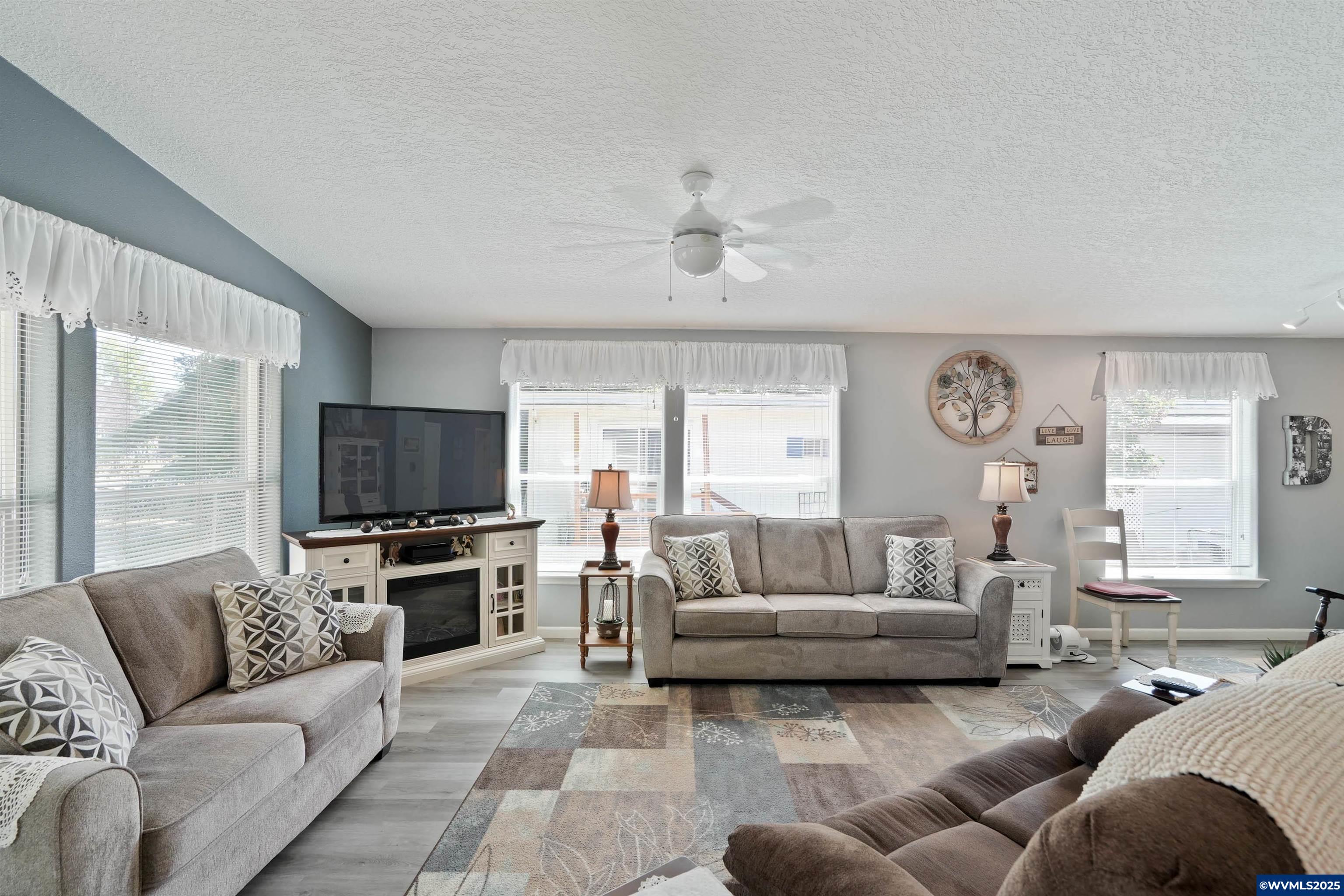 1905 Waverly Dr SE