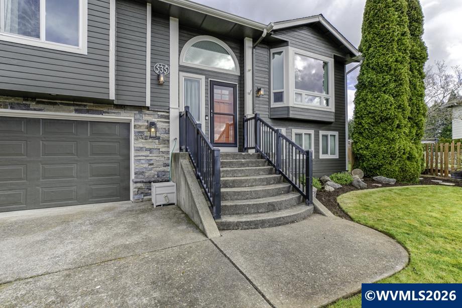 535 NW Morning Crest Pl