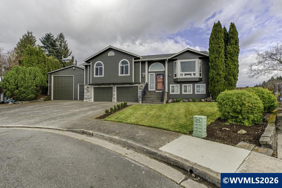 535 NW Morning Crest Pl