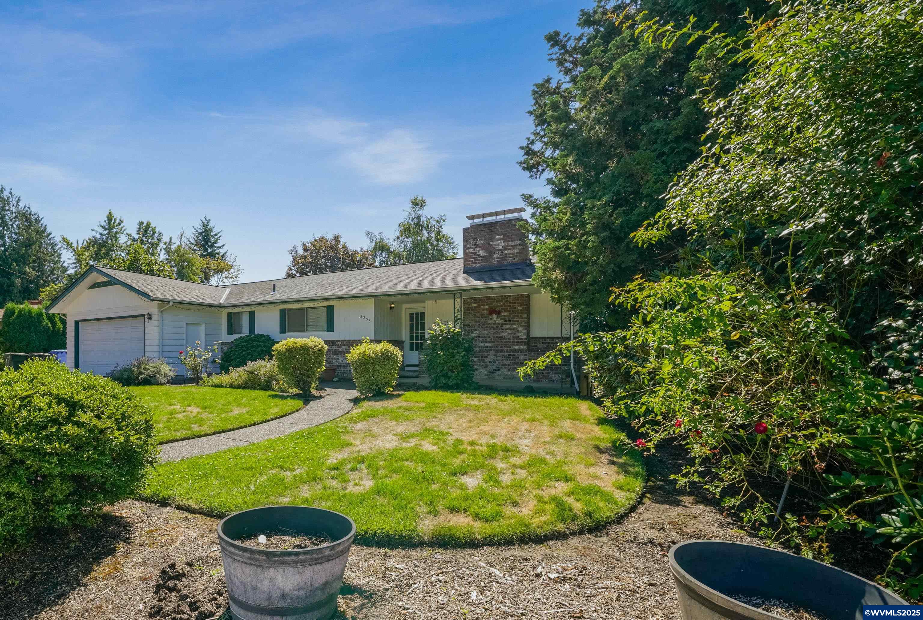 3295 Camellia Dr S