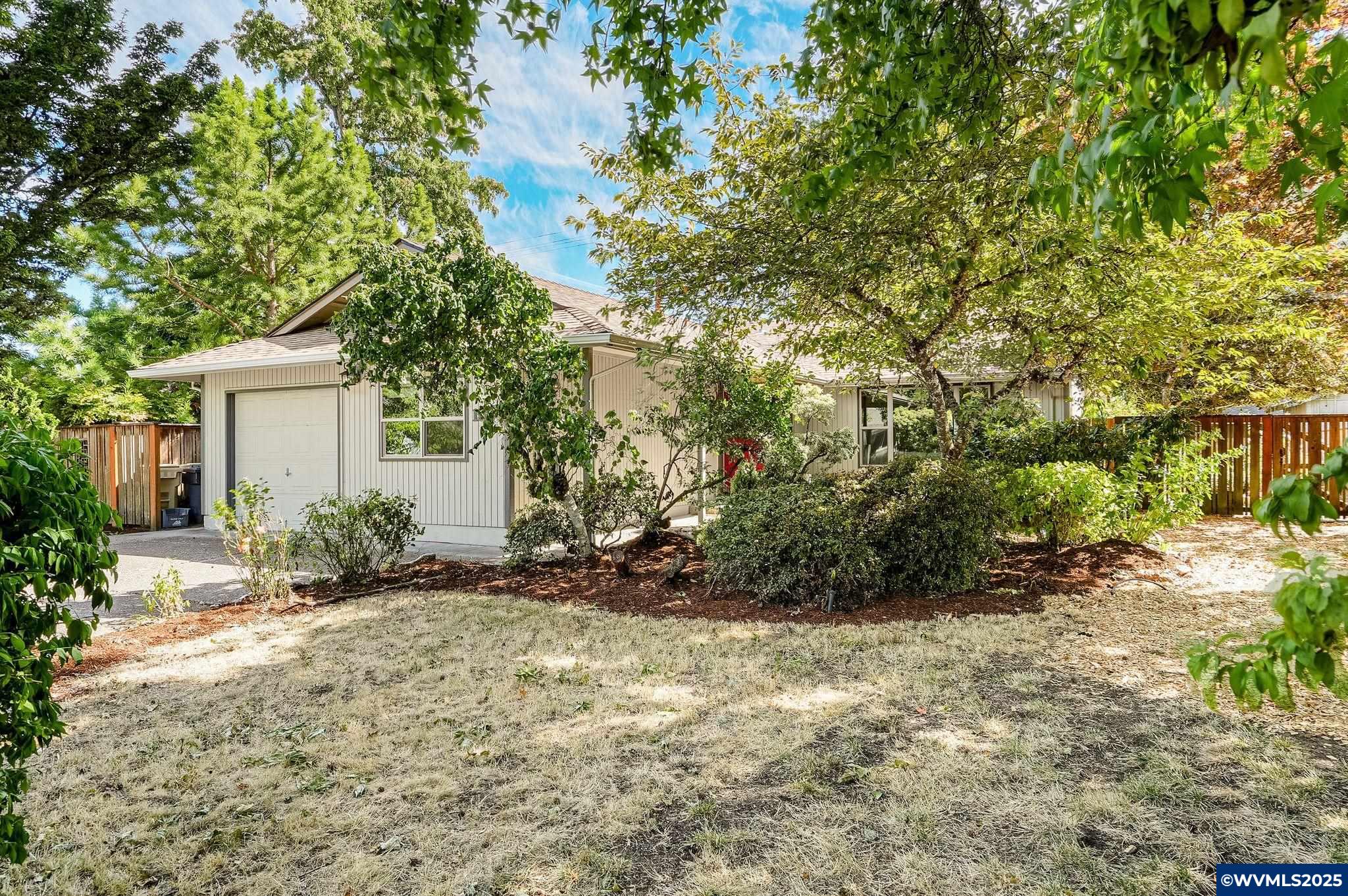 1524 NW Forestgreen Av