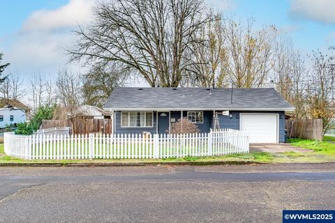 375 N 6th St Harrisburg OR 97446