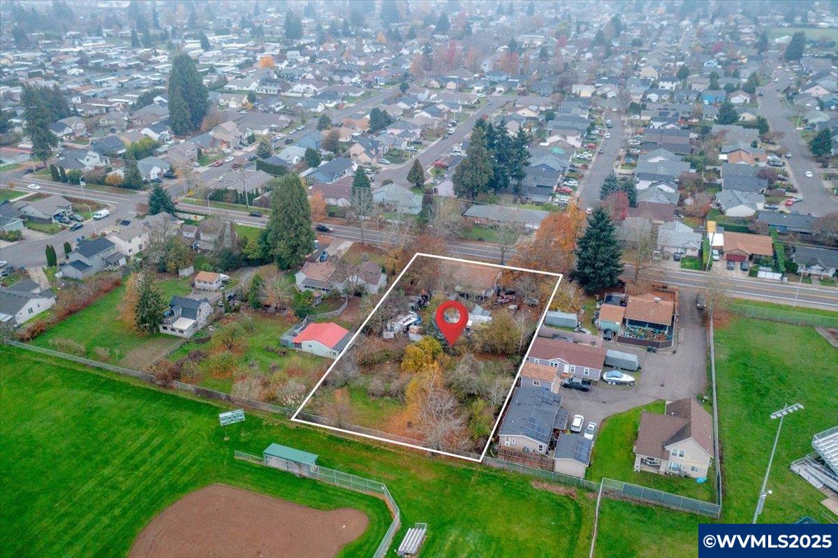 2515 Hollywood Dr NE