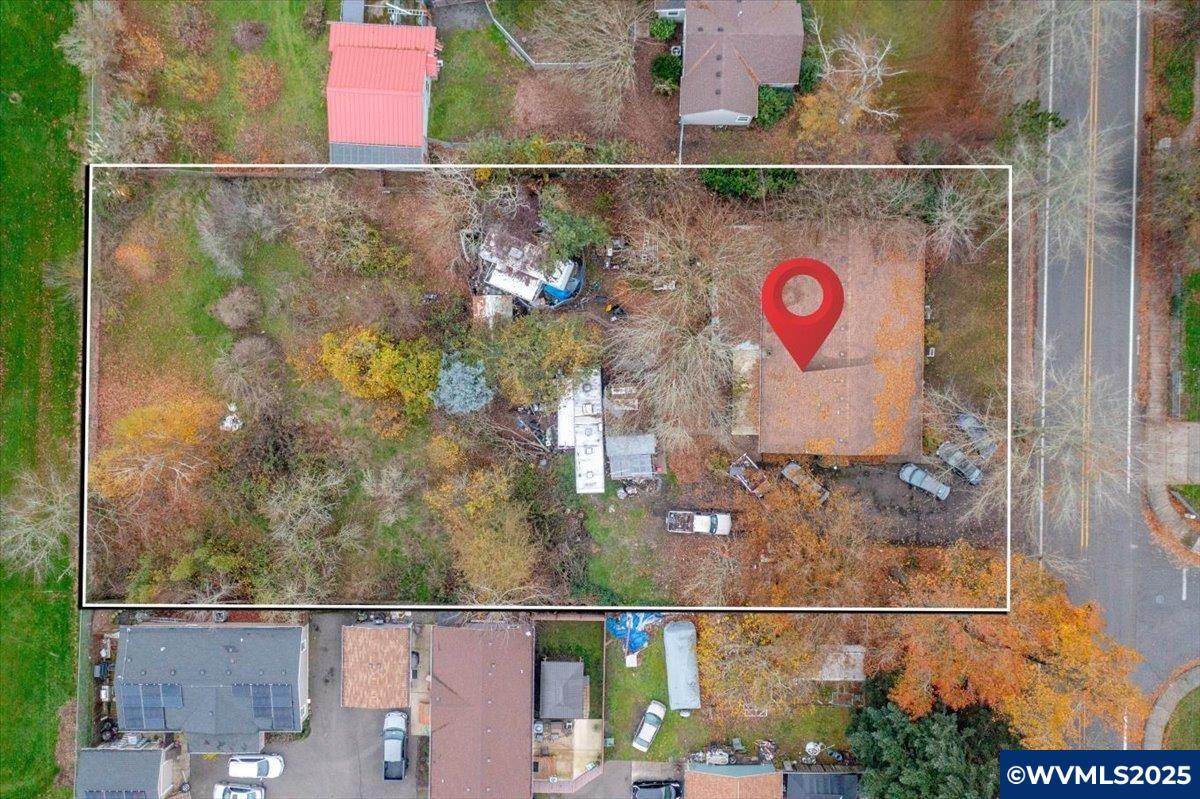 2515 Hollywood Dr NE