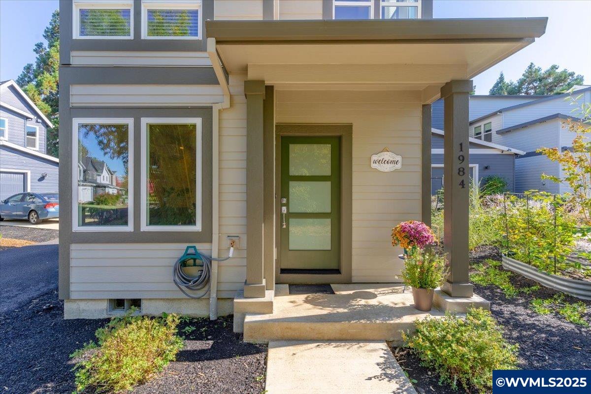 1984 Audubon Av SE