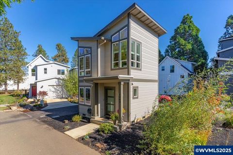 1984 Audubon Av SE Salem OR 97302