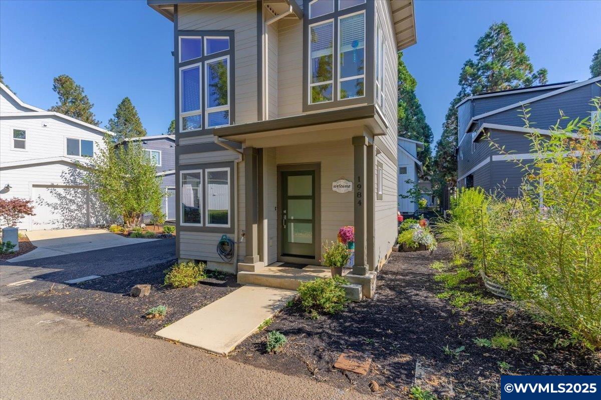 1984 Audubon Av SE
