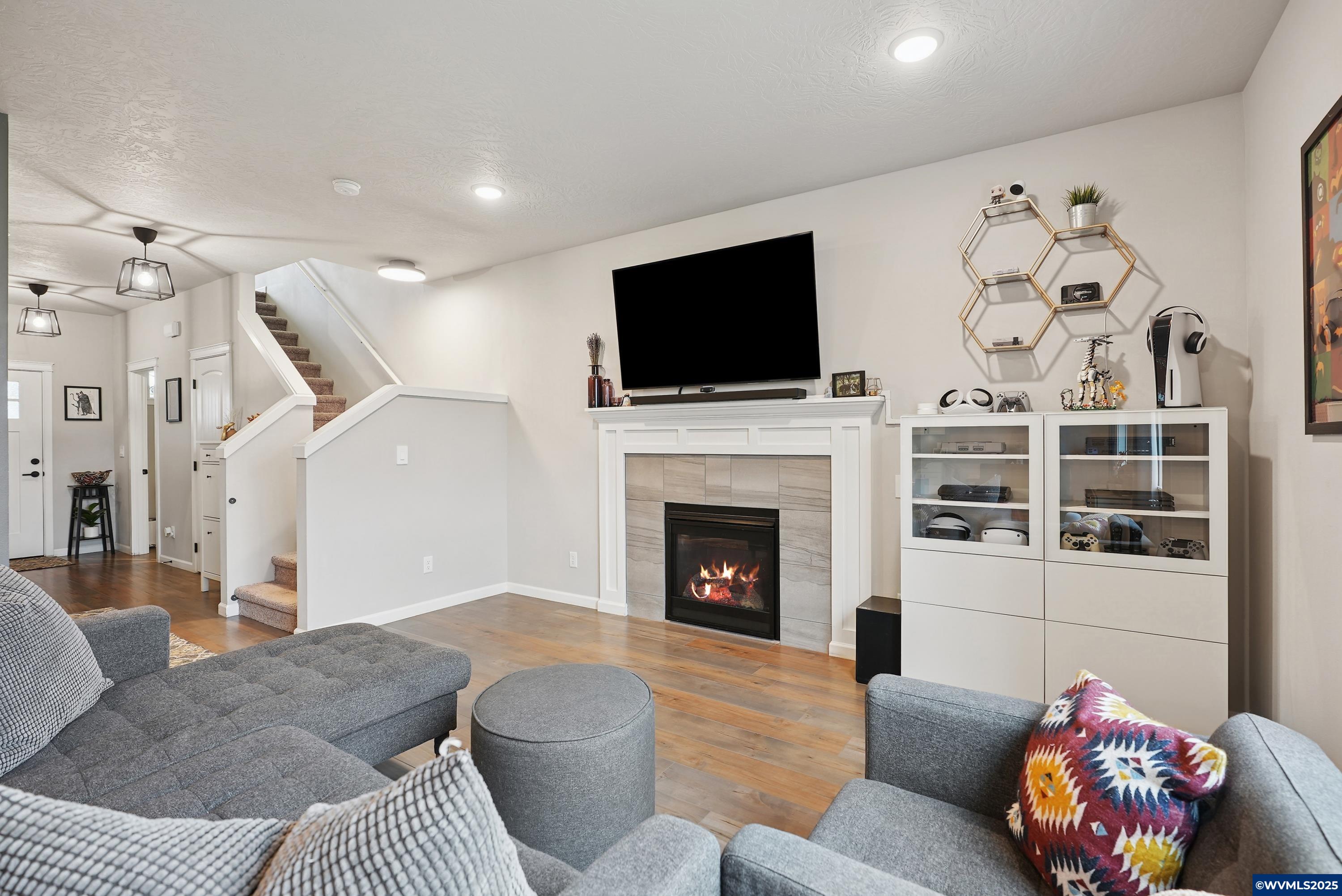 4245 Sagecrest Dr NE