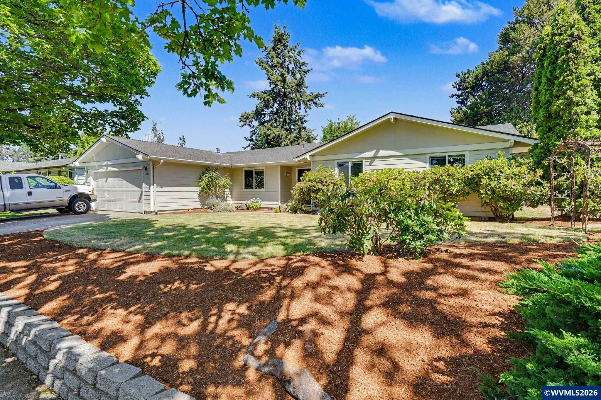 2273 Latona Dr NE