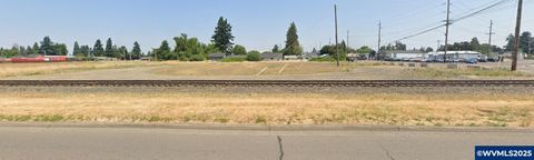 119 N Pacific Hwy Woodburn OR 97071