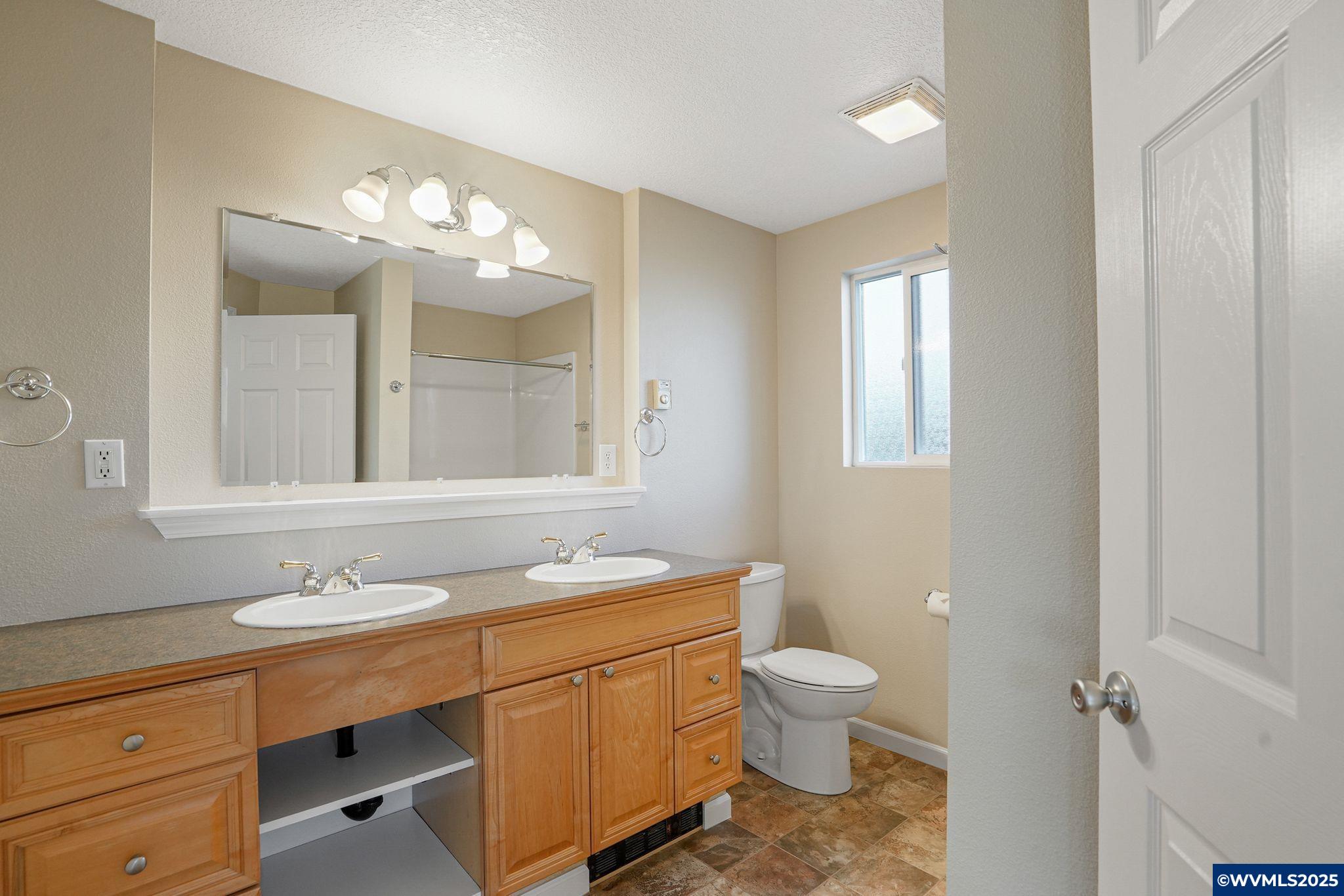 Salem, Oregon 97302, United States, 5 Bedrooms Bedrooms, ,3 BathroomsBathrooms,Residential,Pending,16089