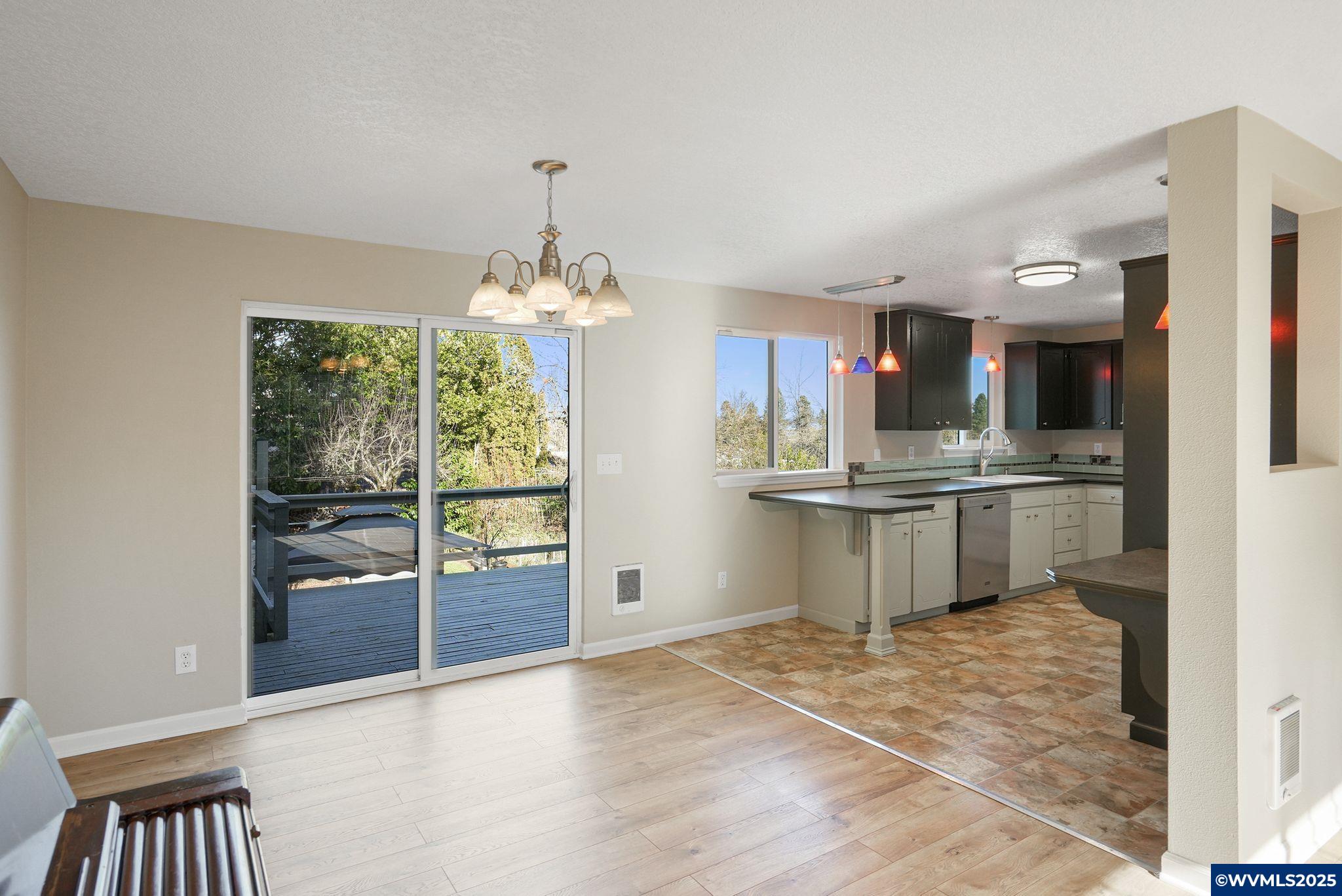 Salem, Oregon 97302, United States, 5 Bedrooms Bedrooms, ,3 BathroomsBathrooms,Residential,Pending,16089