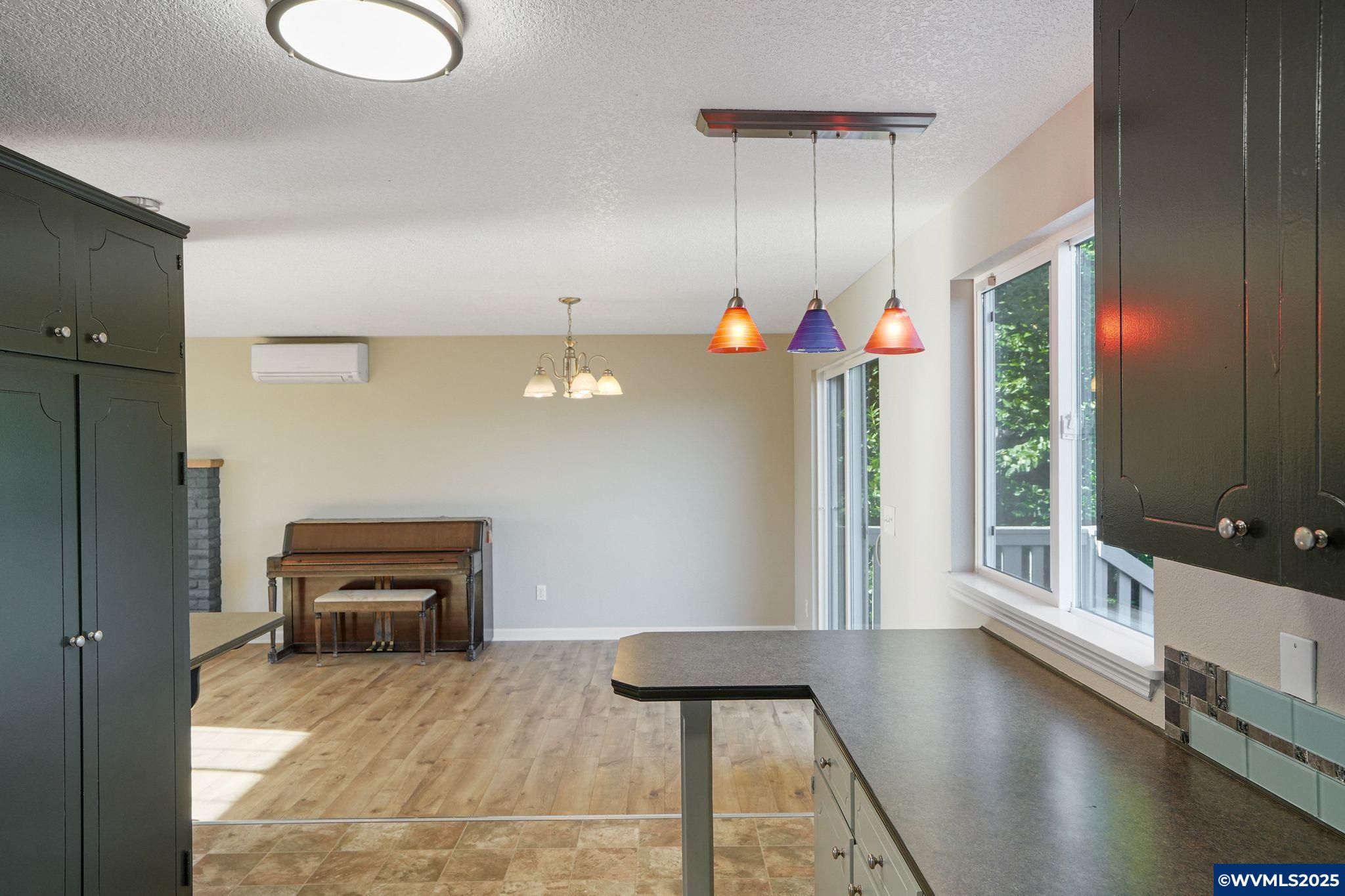 Salem, Oregon 97302, United States, 5 Bedrooms Bedrooms, ,3 BathroomsBathrooms,Residential,Pending,16089