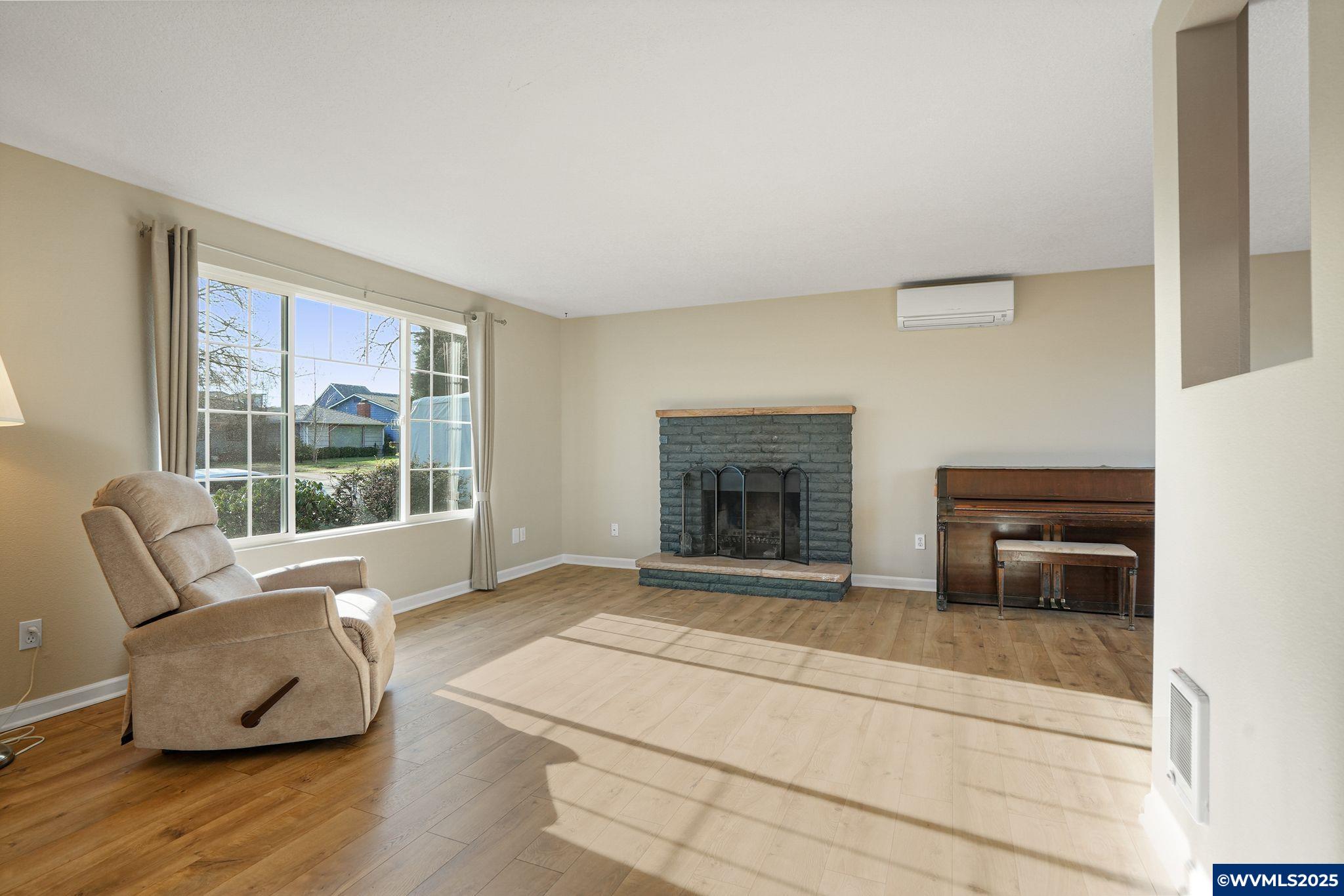 Salem, Oregon 97302, United States, 5 Bedrooms Bedrooms, ,3 BathroomsBathrooms,Residential,Pending,16089