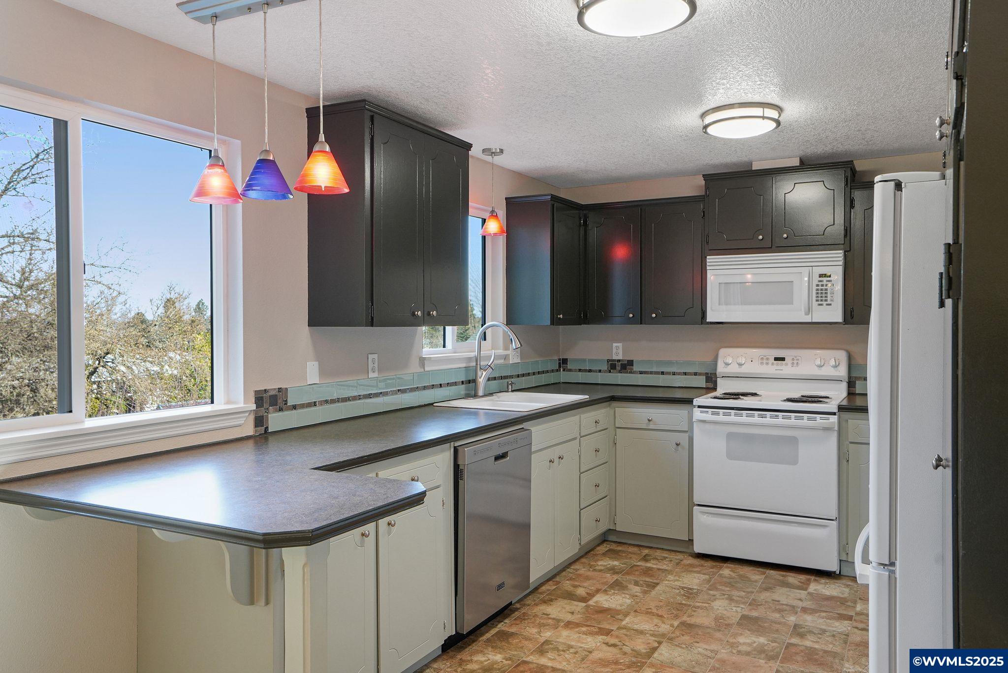 Salem, Oregon 97302, United States, 5 Bedrooms Bedrooms, ,3 BathroomsBathrooms,Residential,Pending,16089