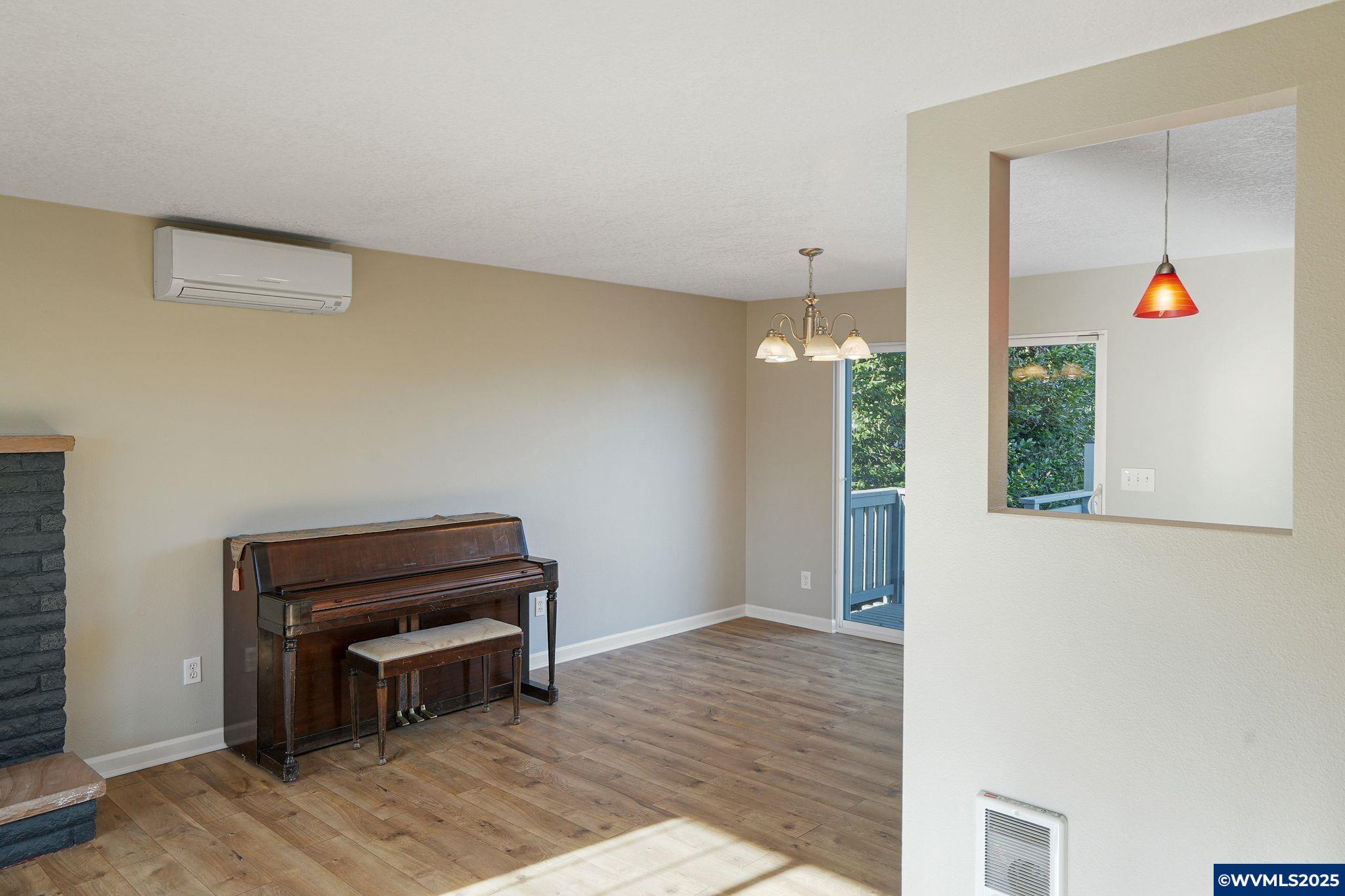 Salem, Oregon 97302, United States, 5 Bedrooms Bedrooms, ,3 BathroomsBathrooms,Residential,Pending,16089