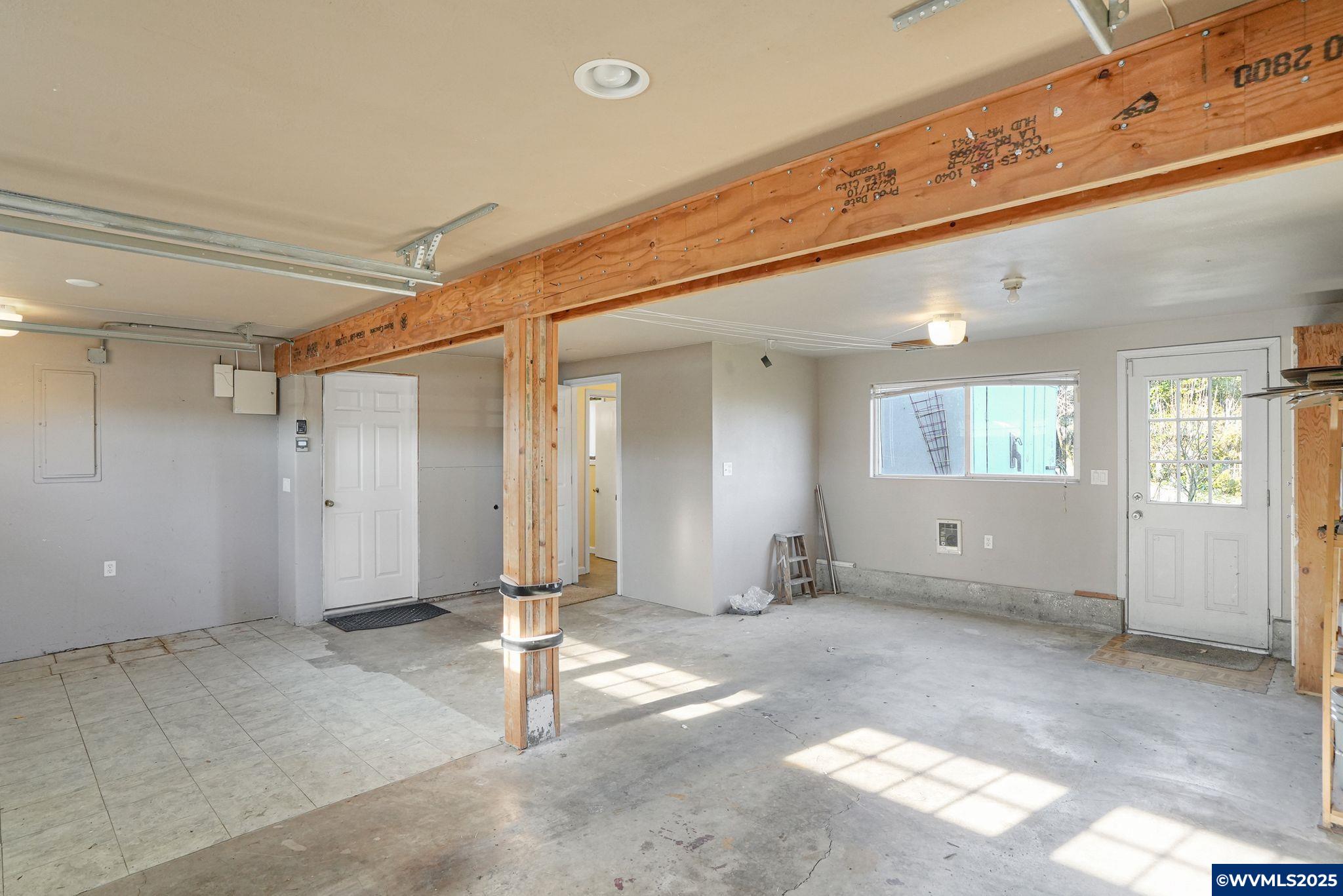 Salem, Oregon 97302, United States, 5 Bedrooms Bedrooms, ,3 BathroomsBathrooms,Residential,Pending,16089