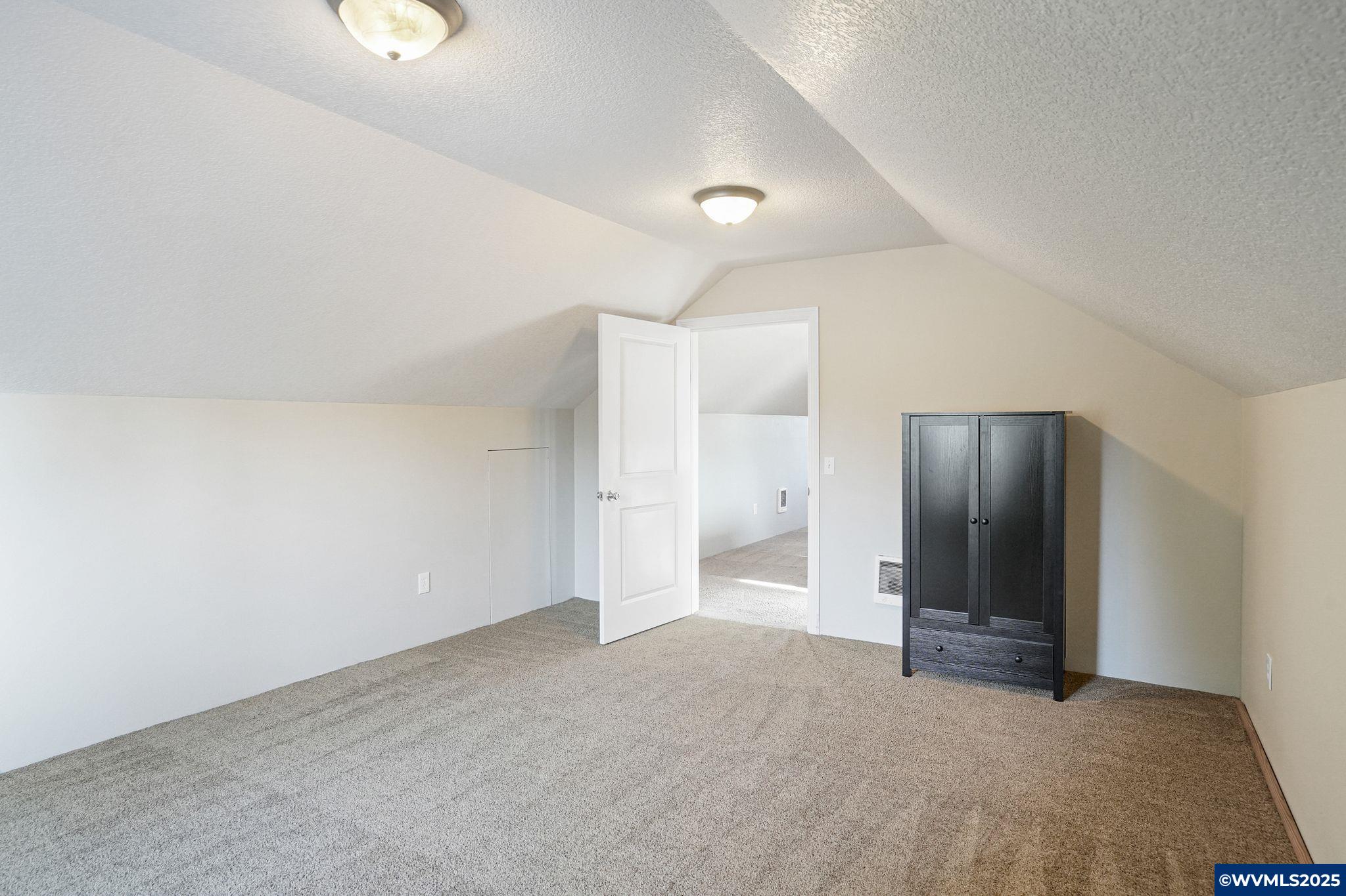 Salem, Oregon 97302, United States, 5 Bedrooms Bedrooms, ,3 BathroomsBathrooms,Residential,Pending,16089