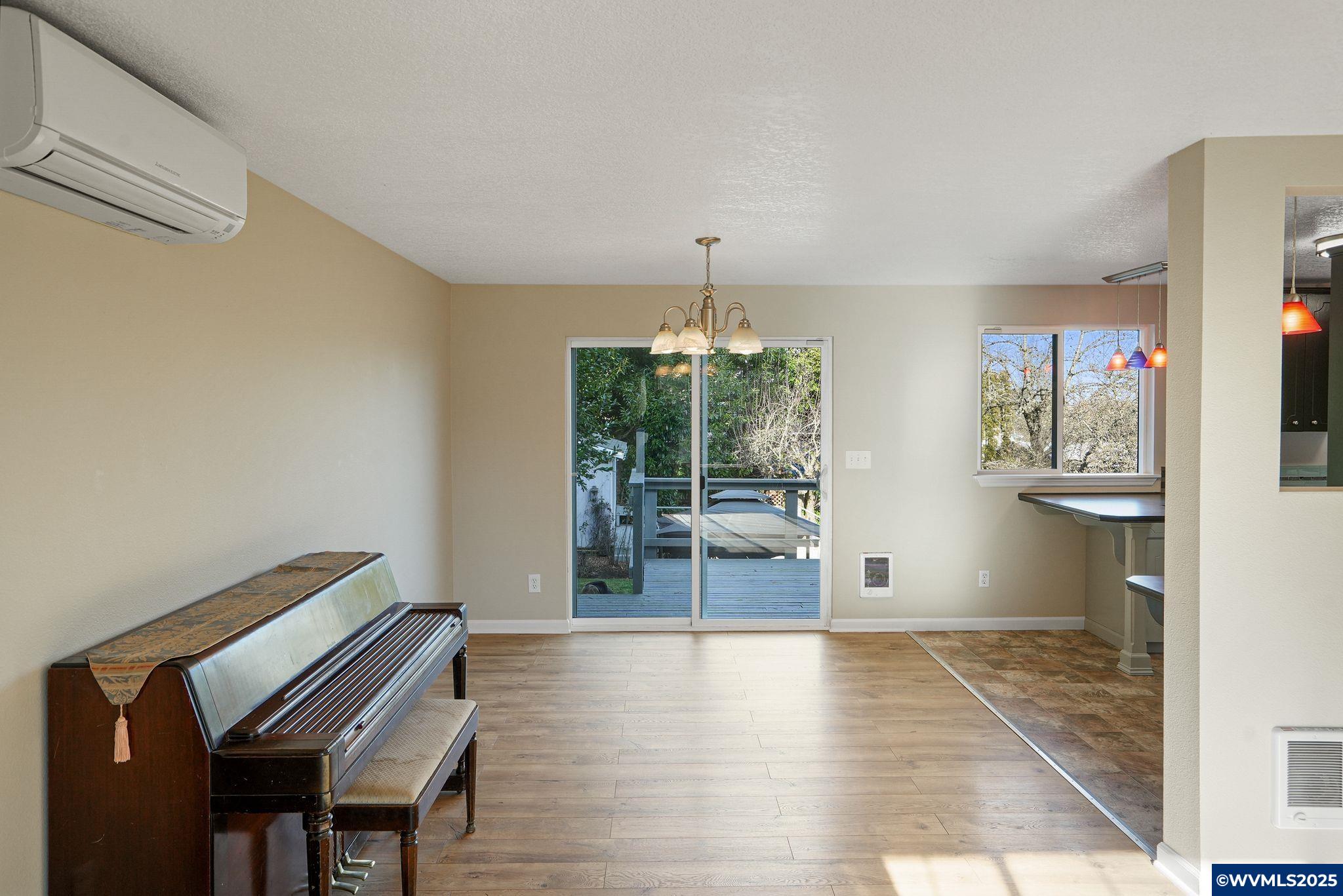 Salem, Oregon 97302, United States, 5 Bedrooms Bedrooms, ,3 BathroomsBathrooms,Residential,Pending,16089