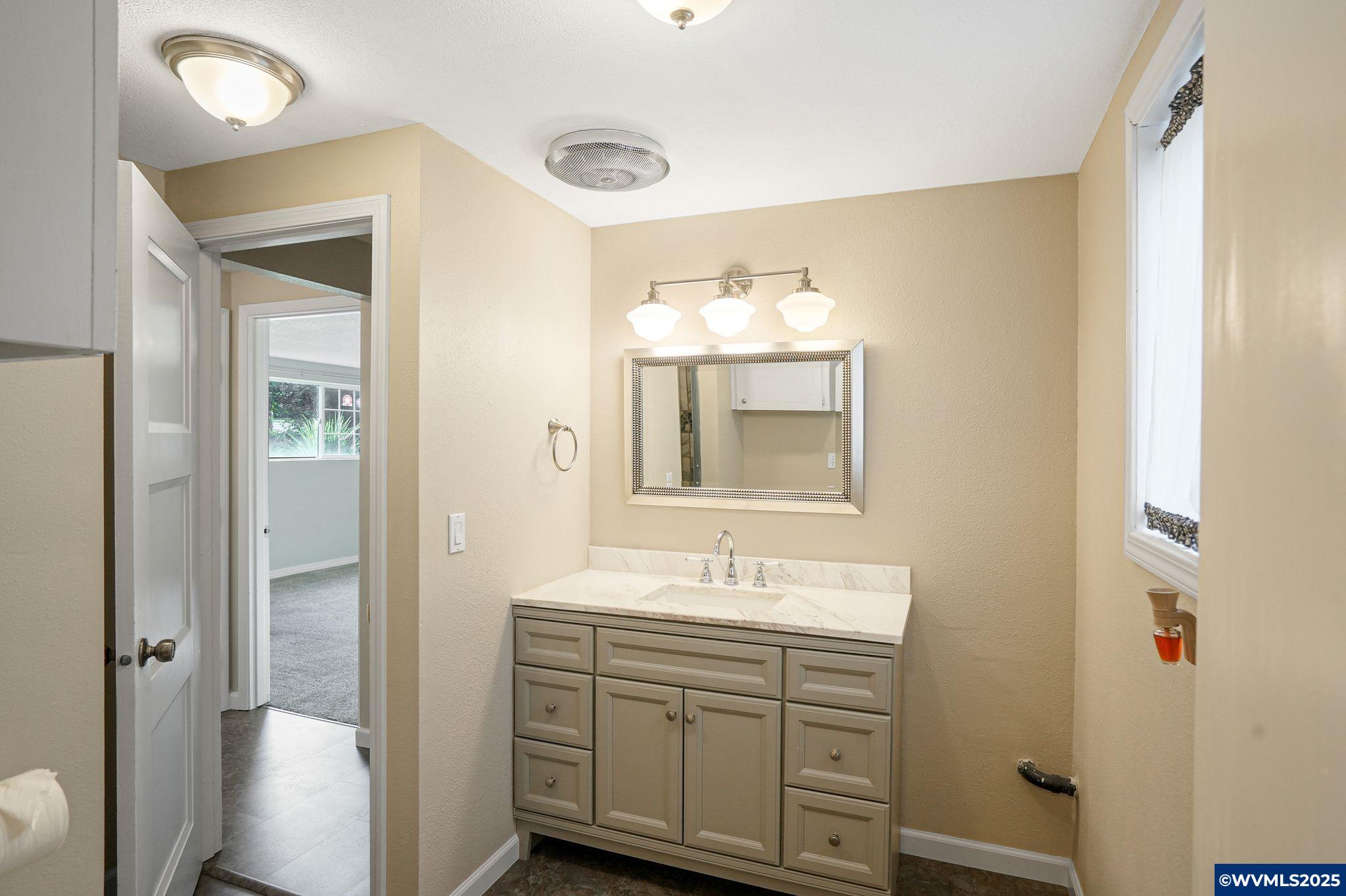 Salem, Oregon 97302, United States, 5 Bedrooms Bedrooms, ,3 BathroomsBathrooms,Residential,Pending,16089