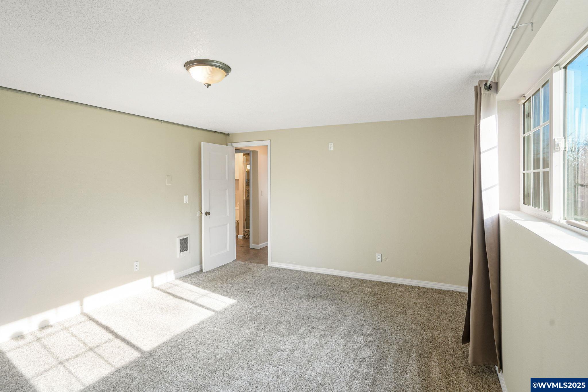 Salem, Oregon 97302, United States, 5 Bedrooms Bedrooms, ,3 BathroomsBathrooms,Residential,Pending,16089