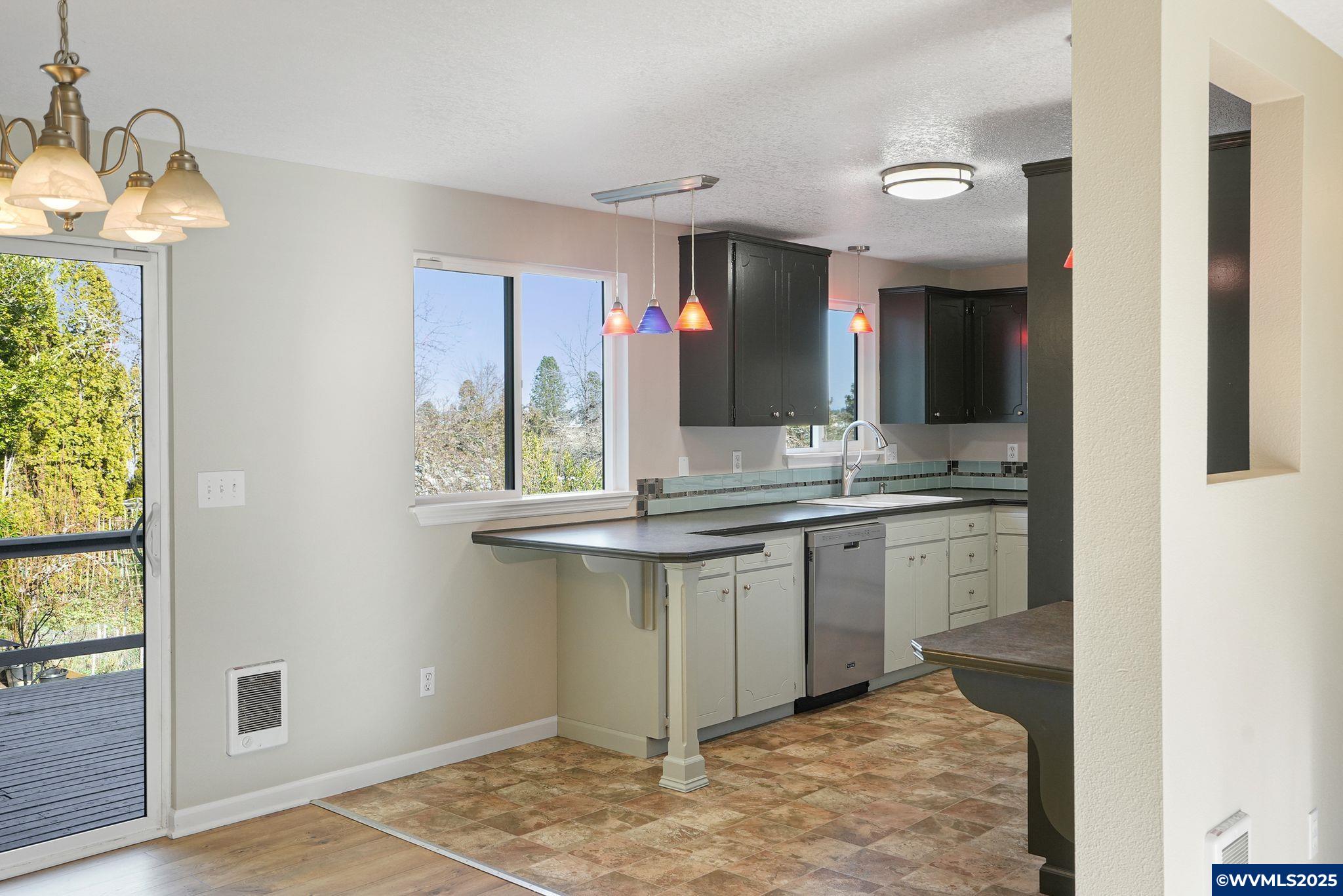 Salem, Oregon 97302, United States, 5 Bedrooms Bedrooms, ,3 BathroomsBathrooms,Residential,Pending,16089