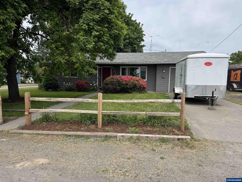 1070 Academy St Mt Angel OR 97362