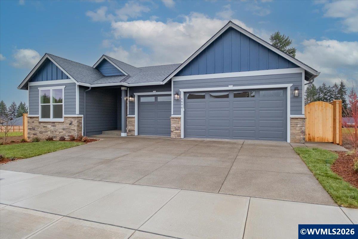 6696 Maddie Nichole St SE