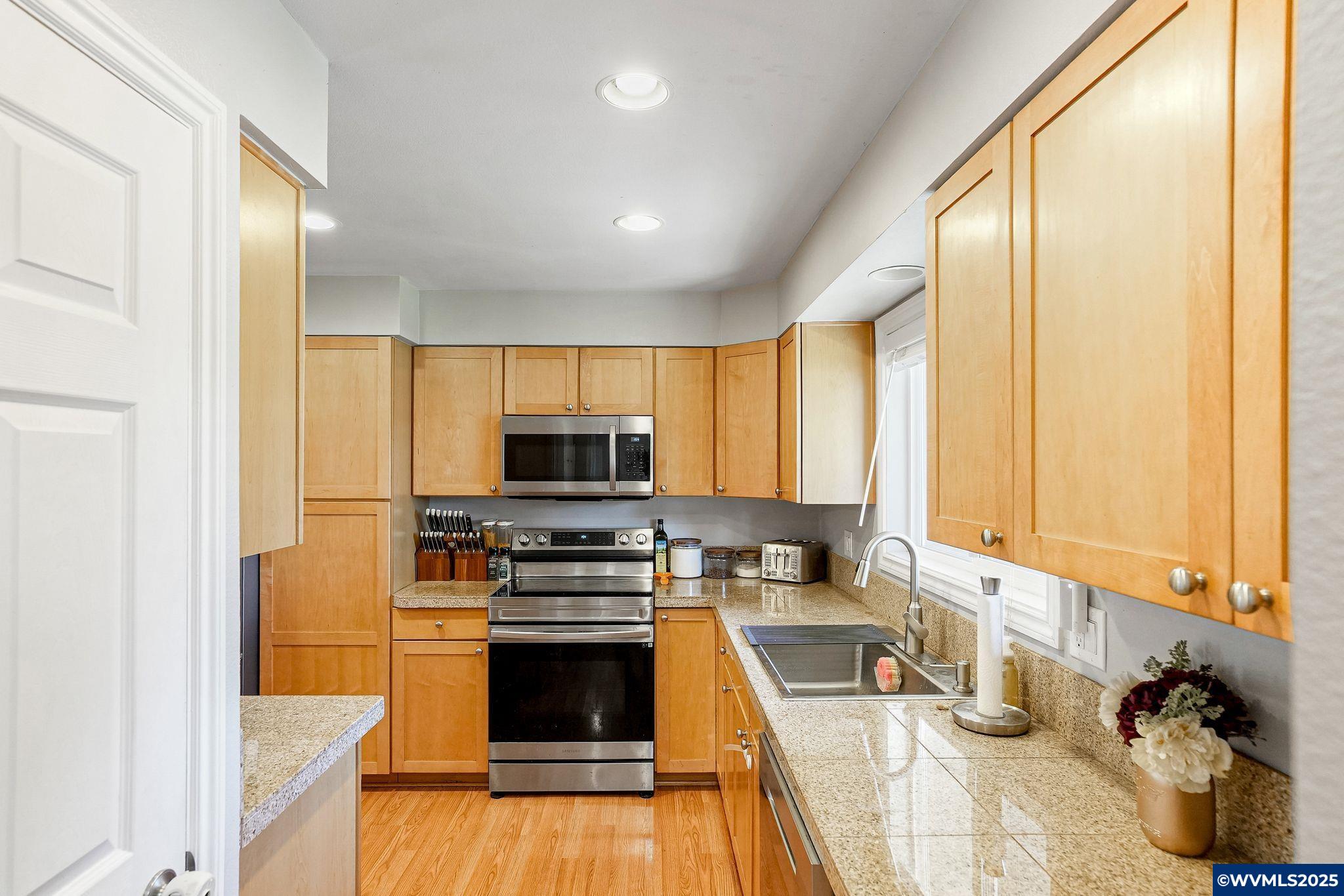 Salem, Oregon 97302, United States, 3 Bedrooms Bedrooms, ,2 BathroomsBathrooms,Residential,Pending,151852