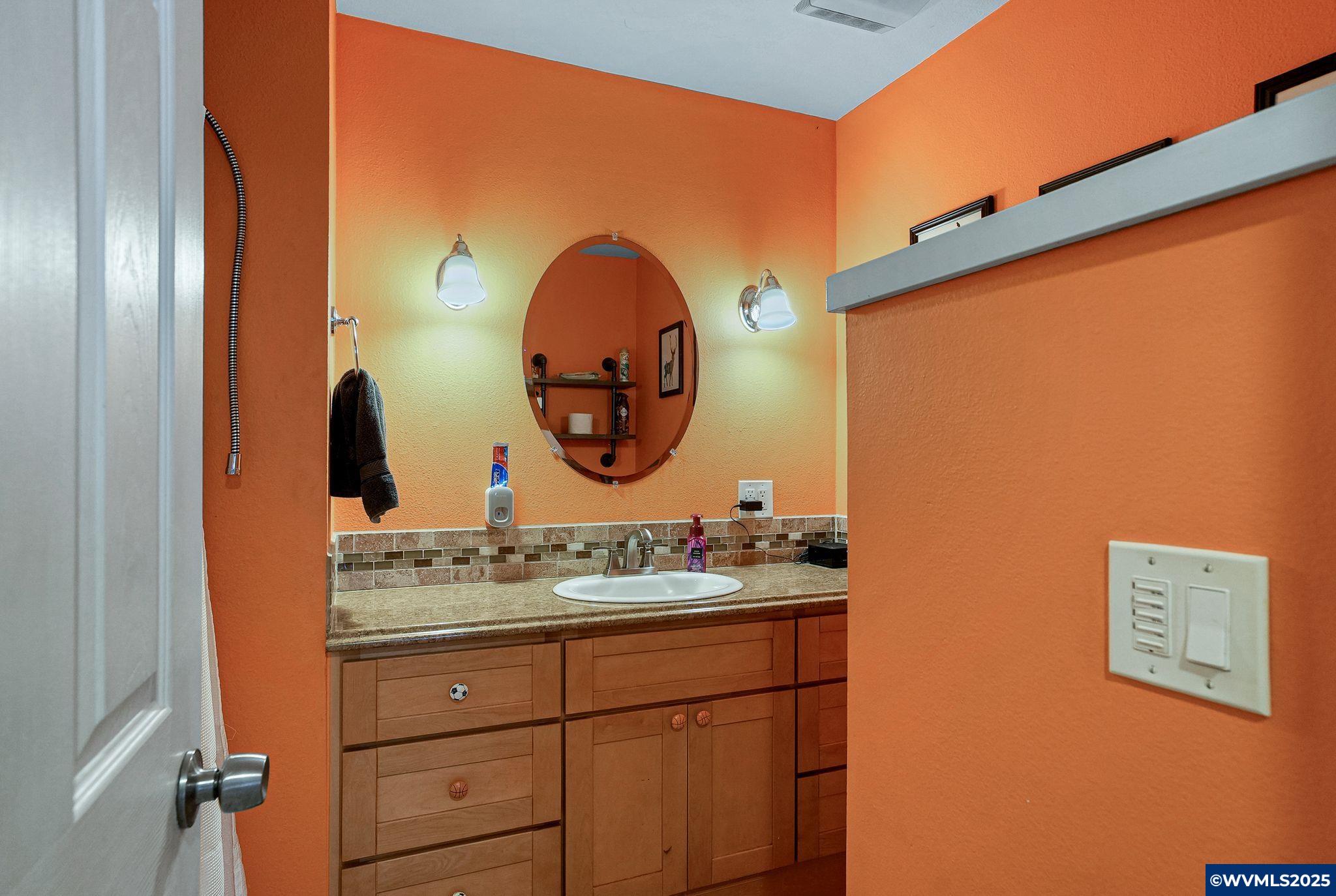 Salem, Oregon 97302, United States, 3 Bedrooms Bedrooms, ,2 BathroomsBathrooms,Residential,Pending,151852