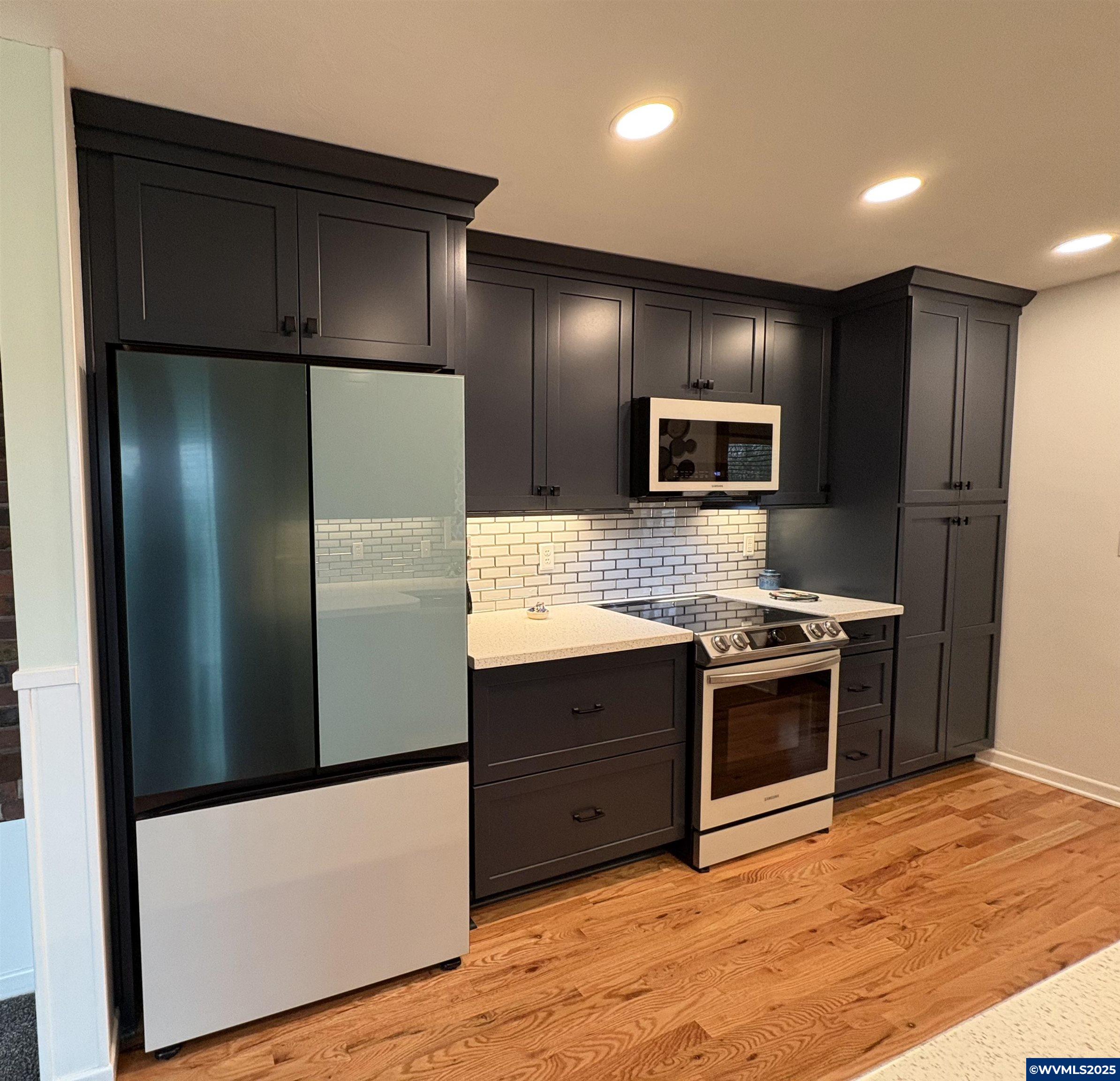 Salem, Oregon 97305, United States, 3 Bedrooms Bedrooms, ,2 BathroomsBathrooms,Residential,Pending,171085