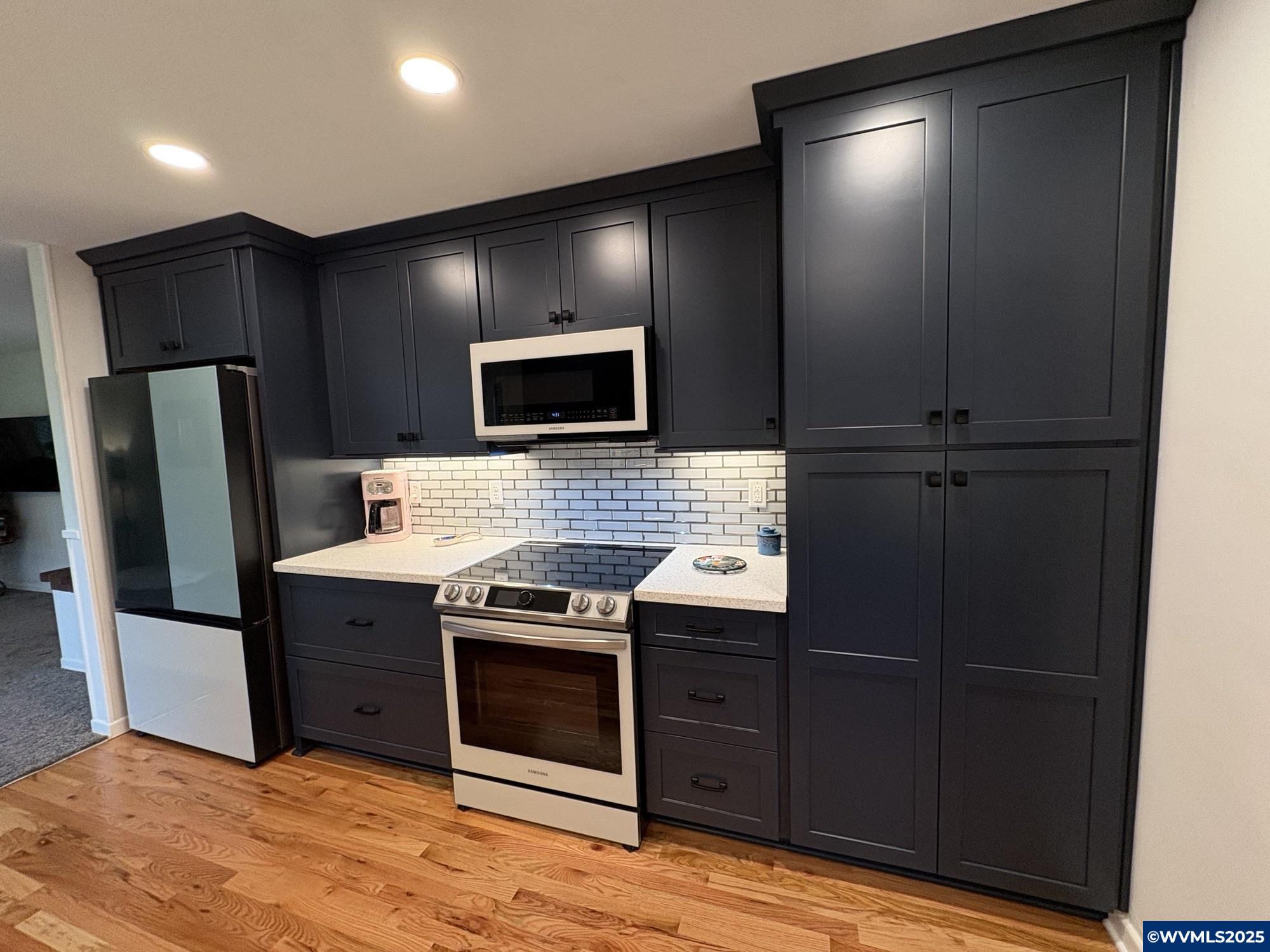 Salem, Oregon 97305, United States, 3 Bedrooms Bedrooms, ,2 BathroomsBathrooms,Residential,Pending,171085