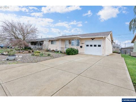 1760 VANDERBECK Ln Woodburn OR 97071