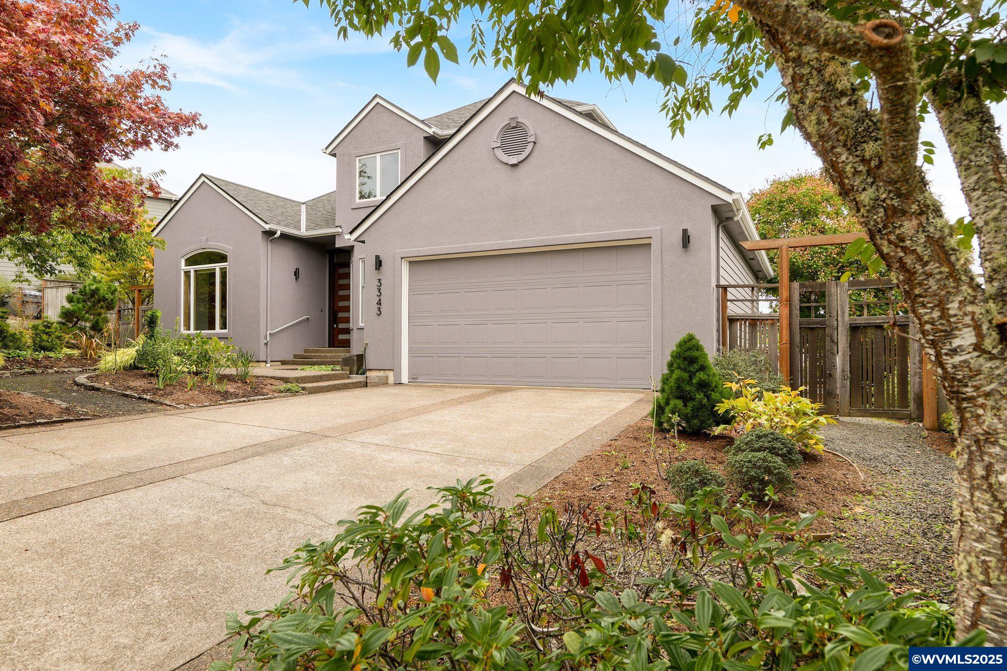 3343 NW Silktassel Dr