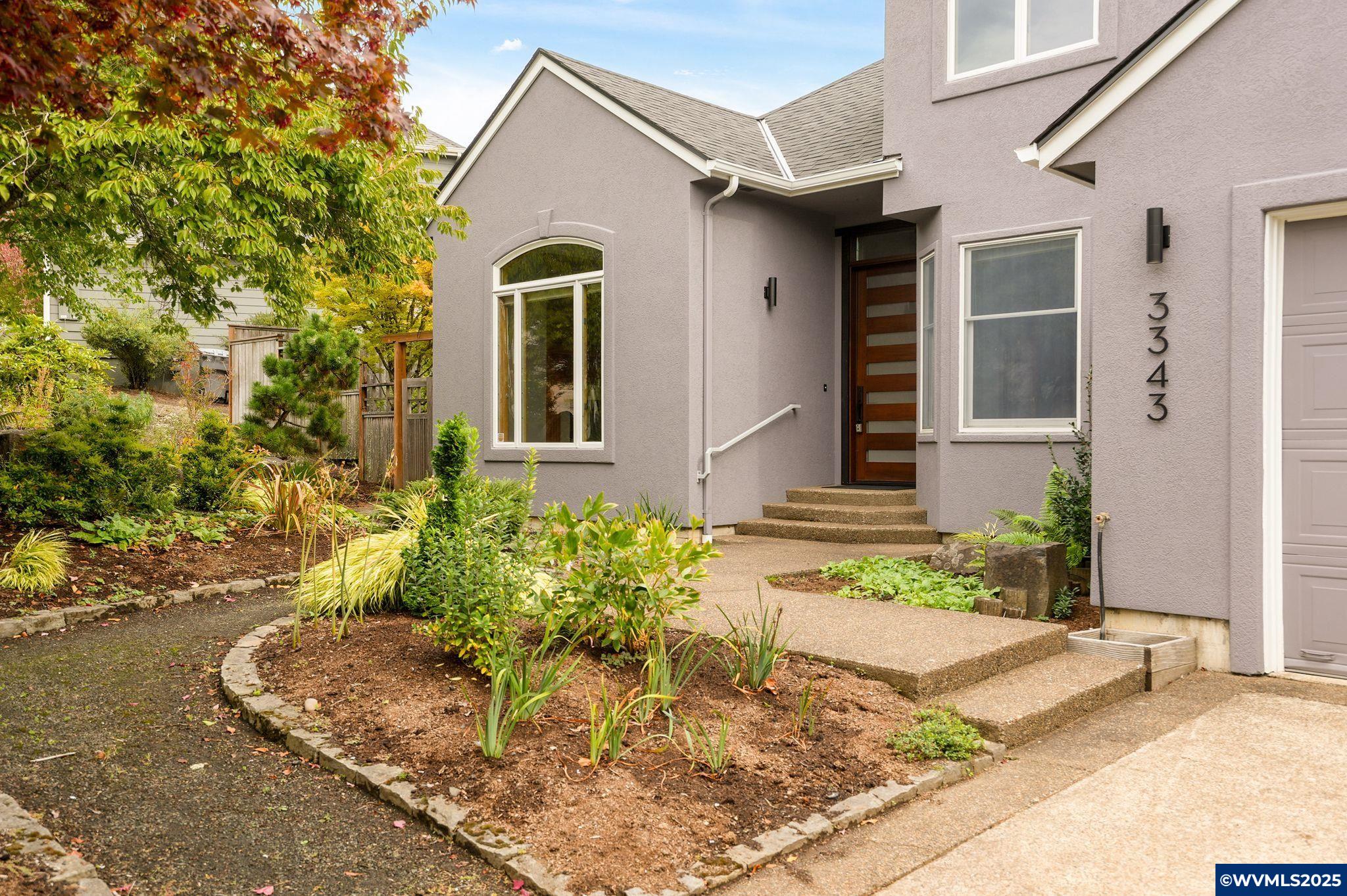 3343 NW Silktassel Dr