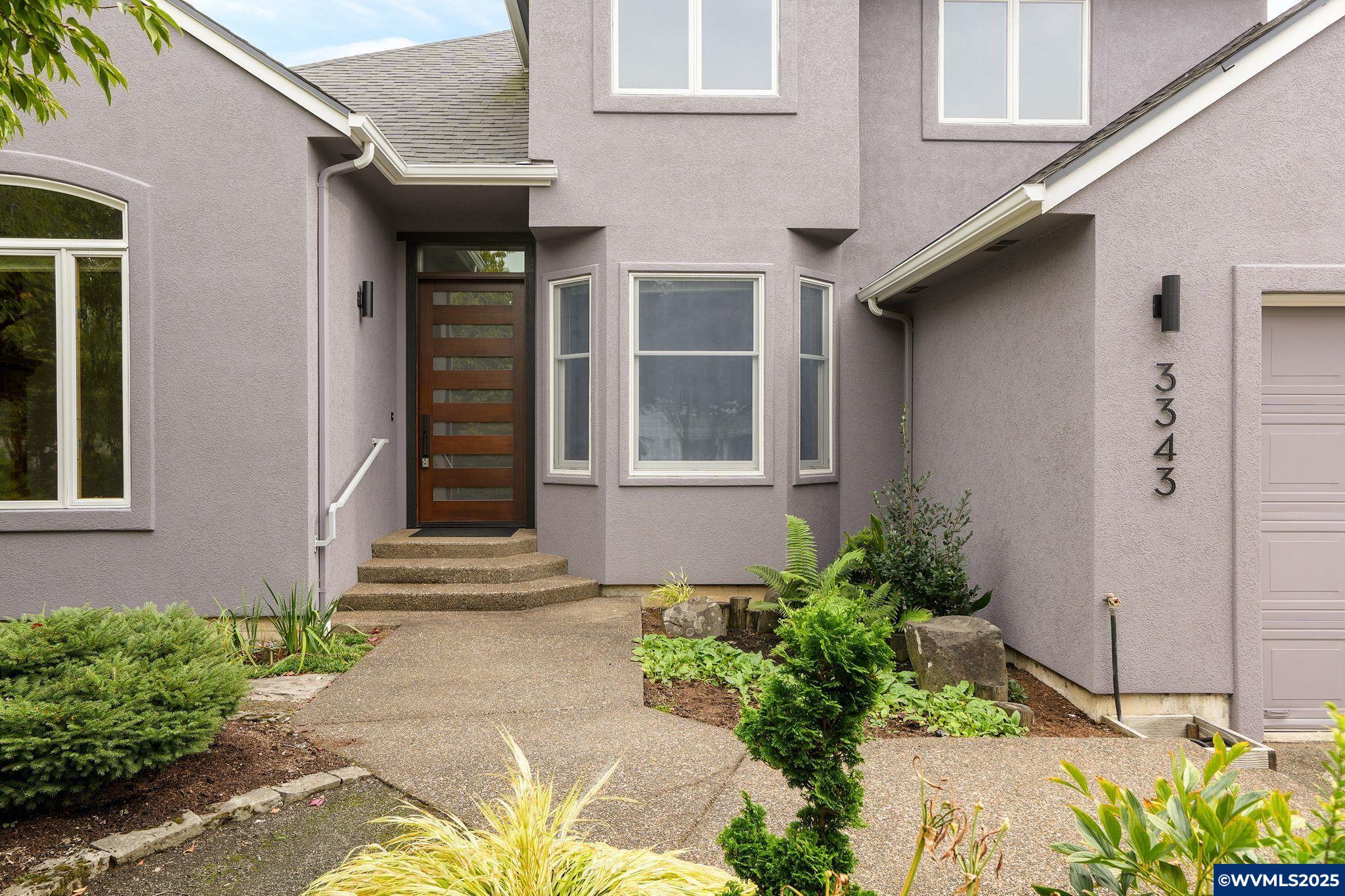 3343 NW Silktassel Dr