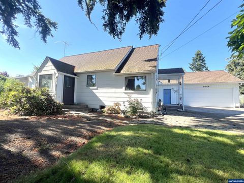 Single Family Residence in Woodburn OR 1049 McKinely St.jpg