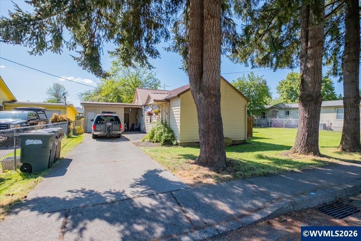 1044 23rd Av