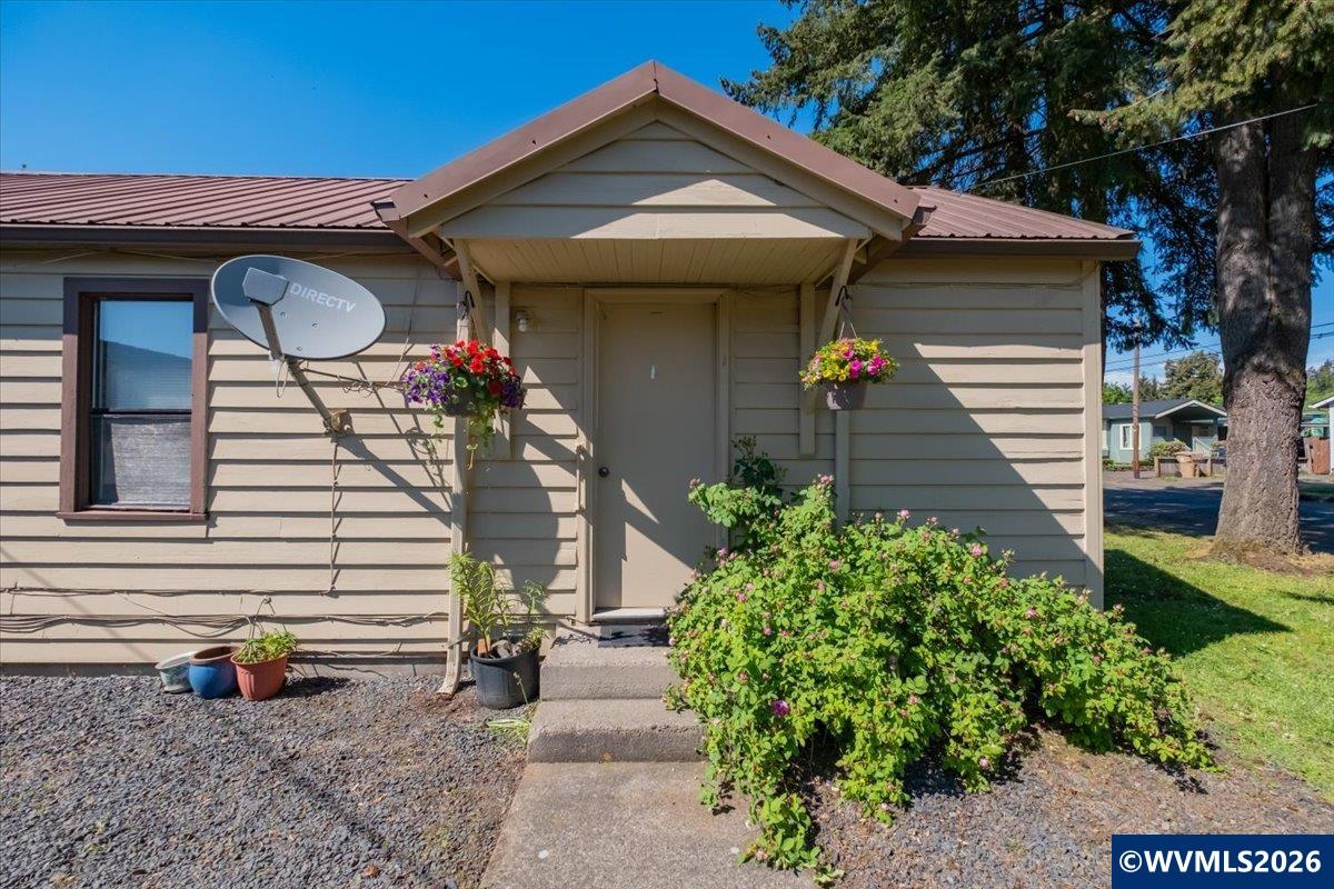 1044 23rd Av