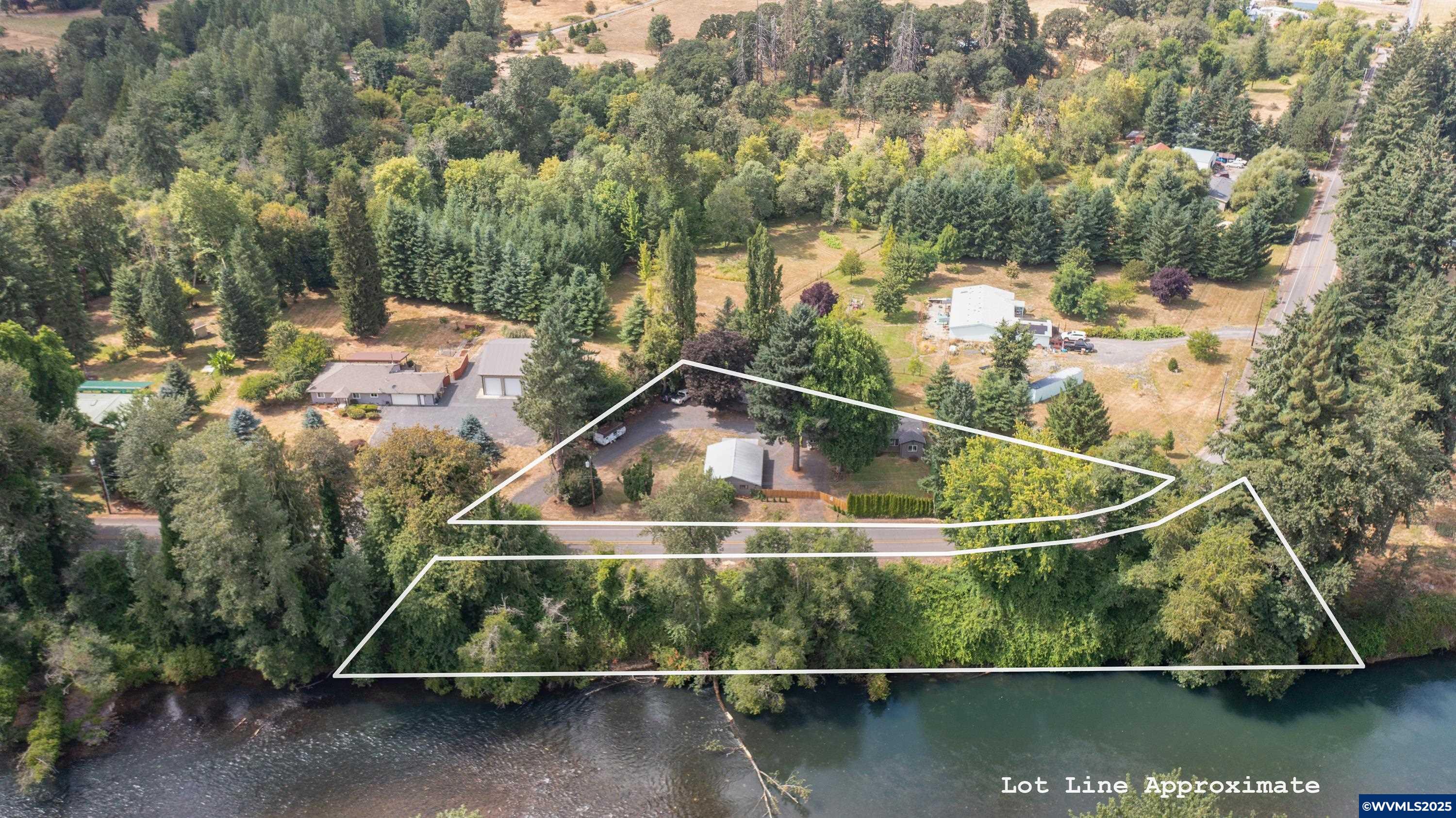 1049 N River Dr
