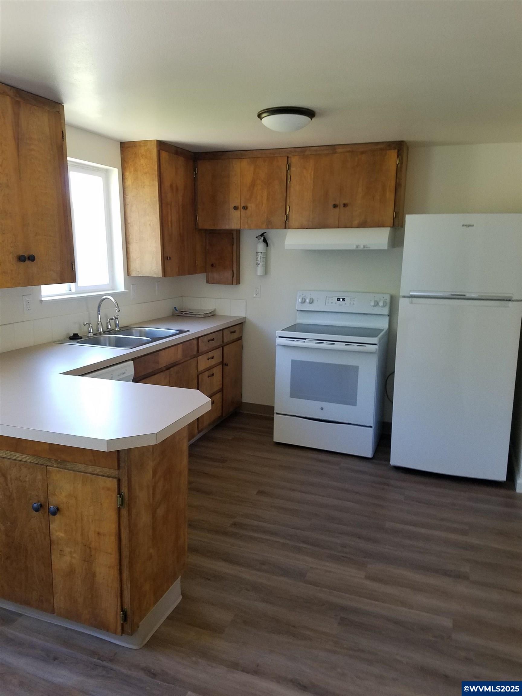 345 N 11th (351) St