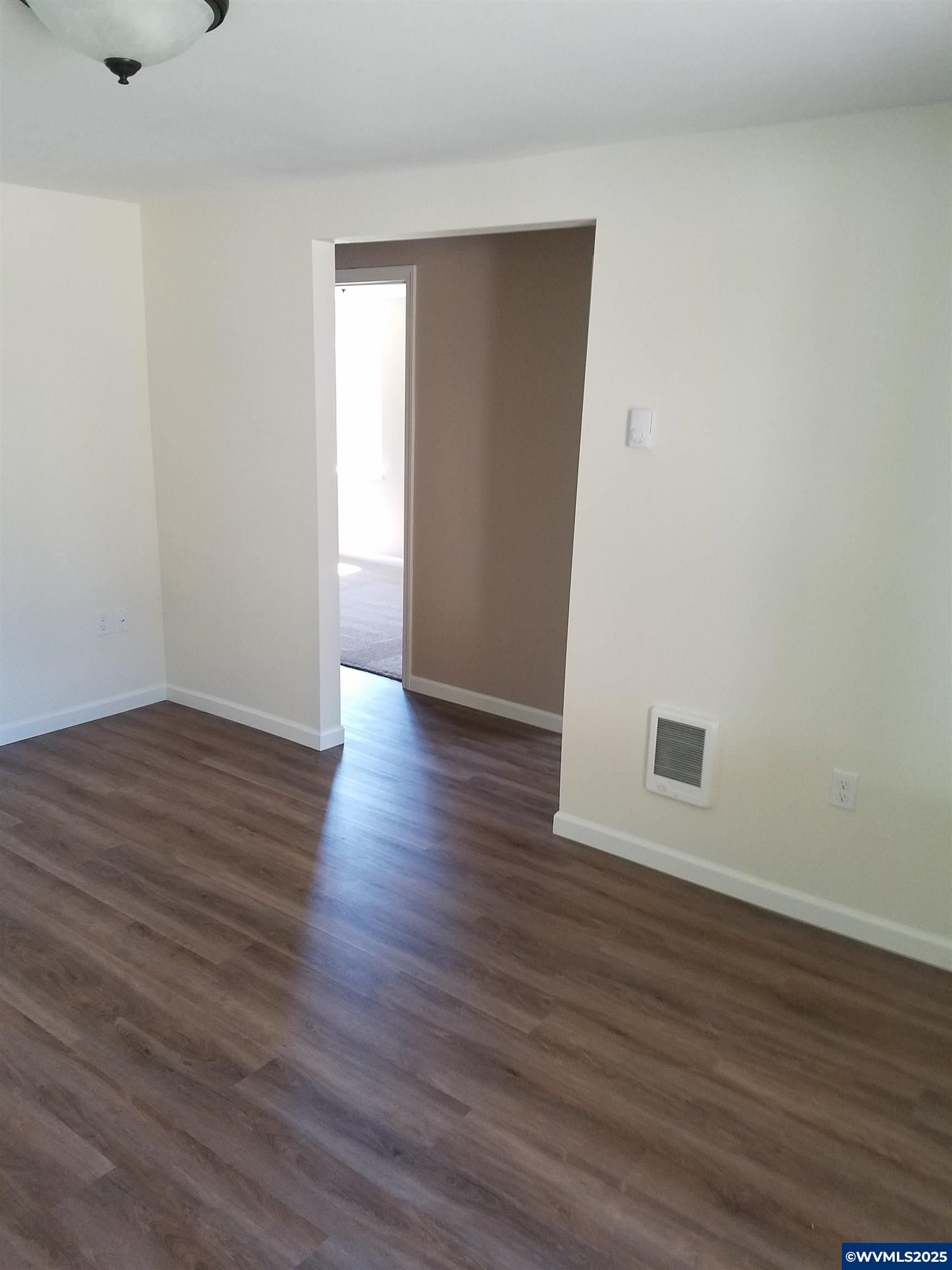 345 N 11th (351) St