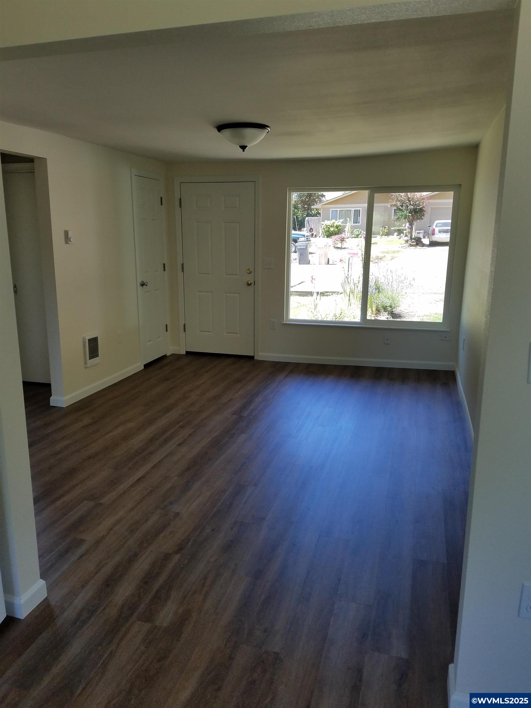 345 N 11th (351) St