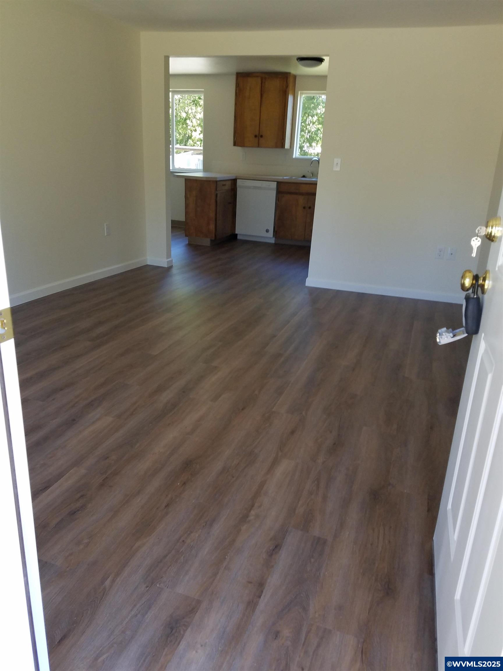 345 N 11th (351) St