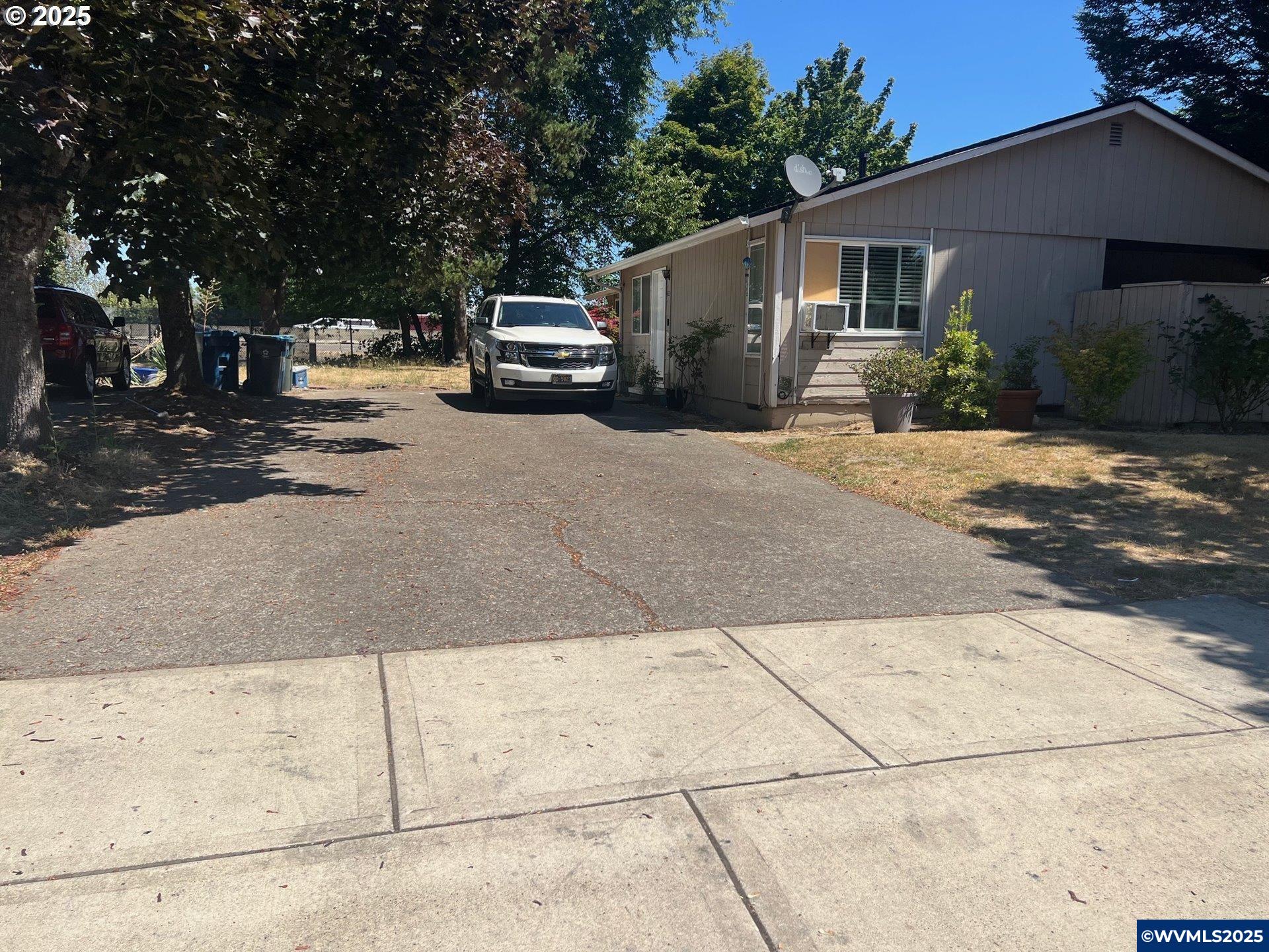 4223 Campbell Dr