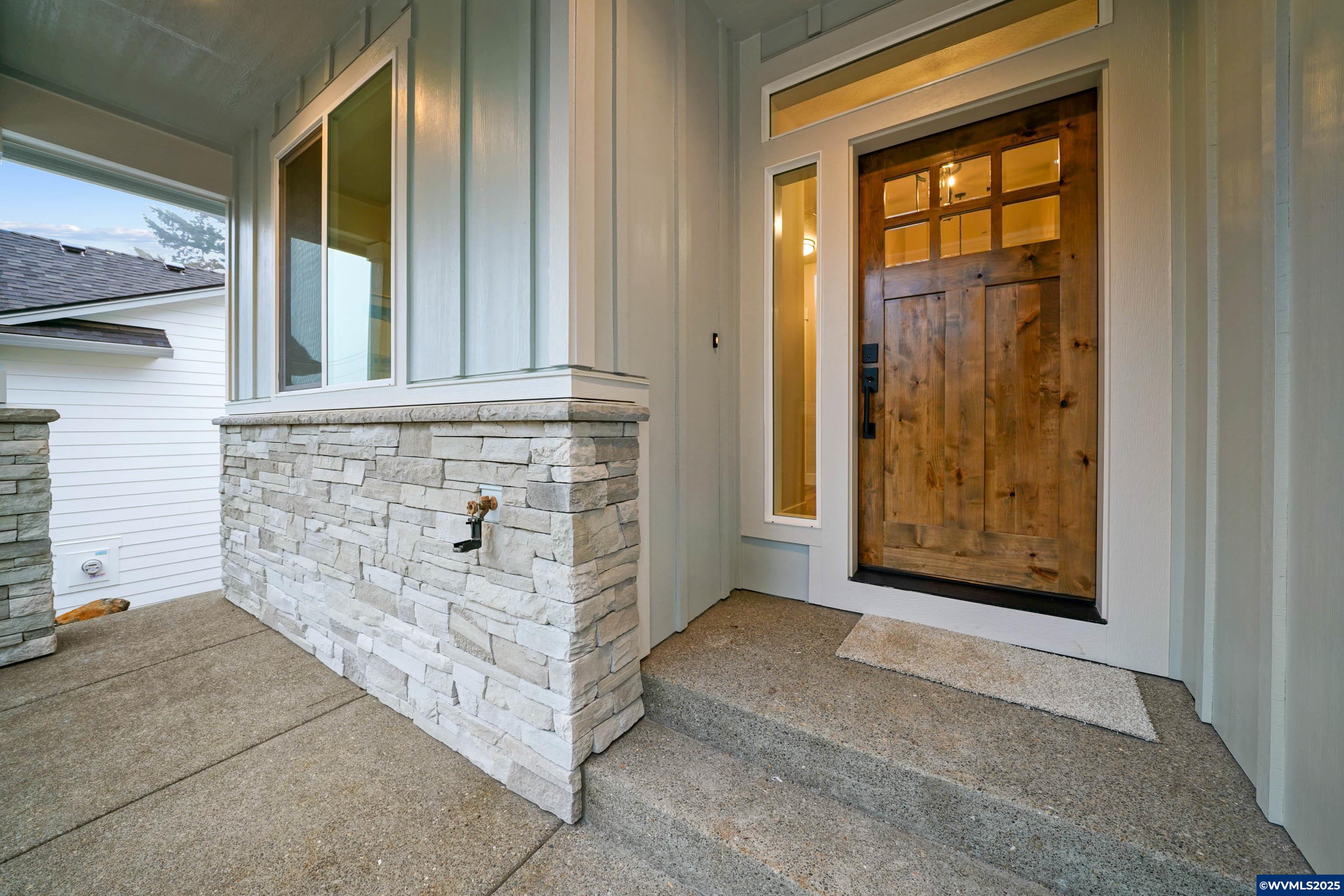 6752 Naomi Danielle St SE