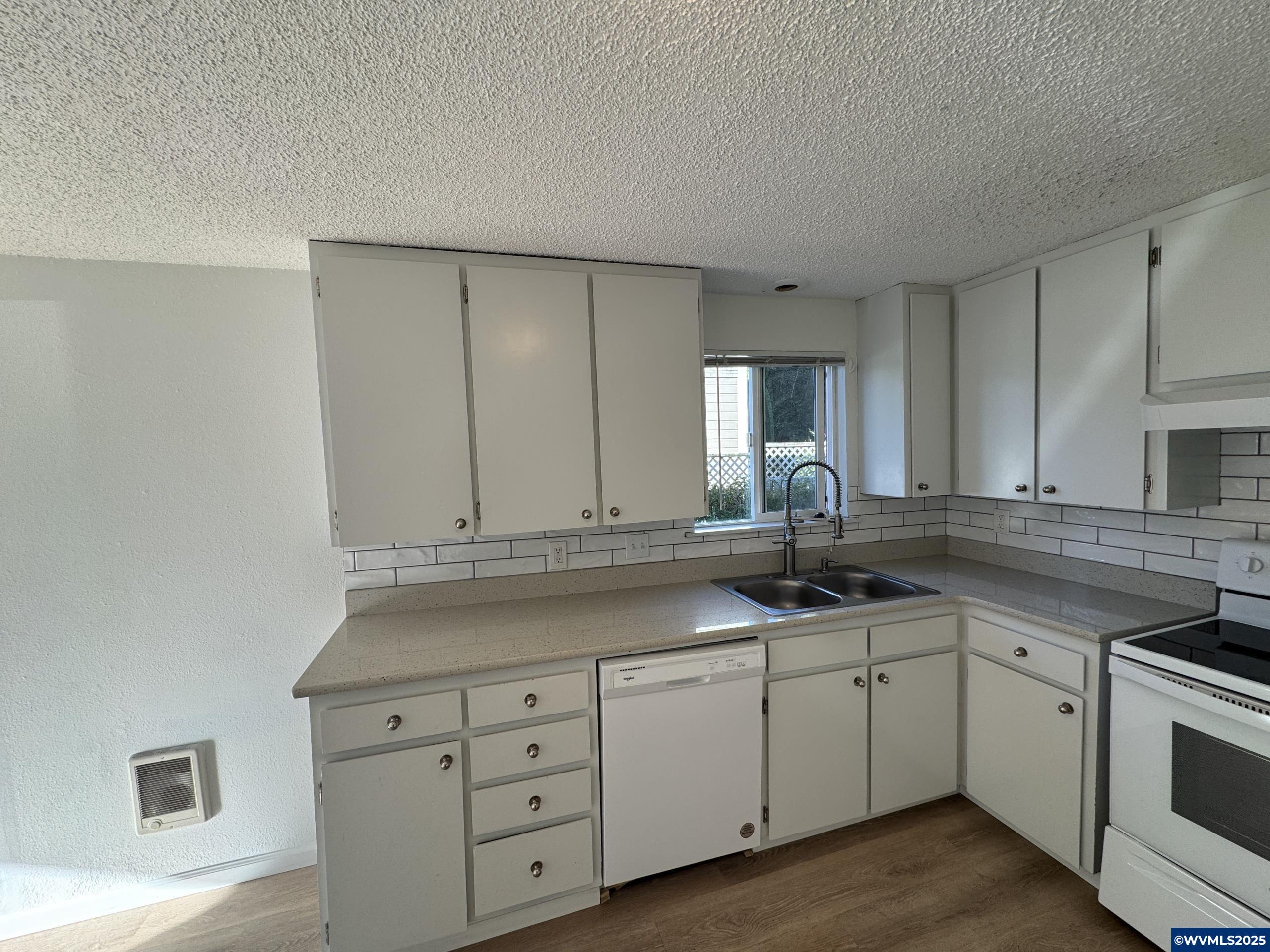 568 NW 3rd St