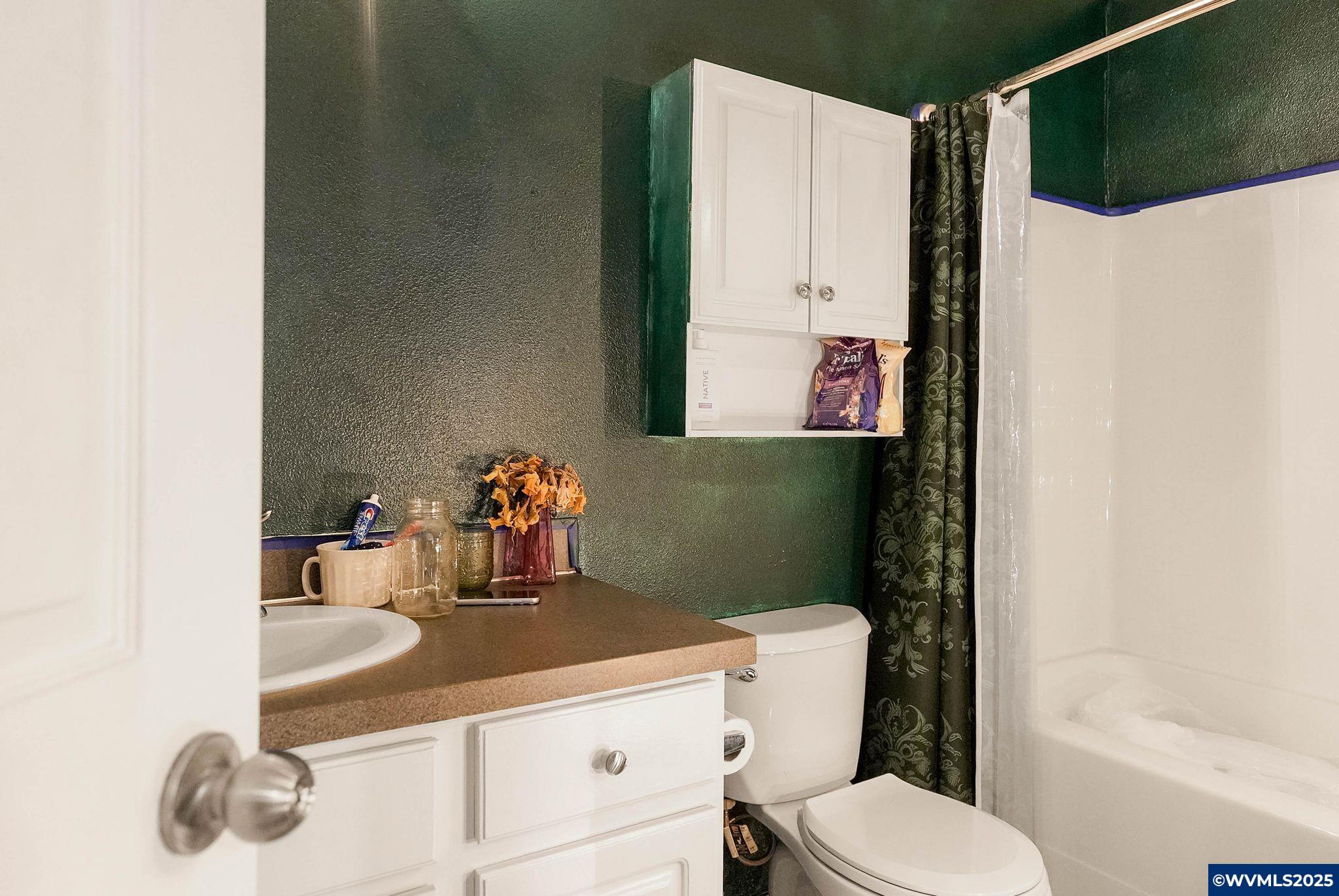 Salem, Oregon 97302, United States, 4 Bedrooms Bedrooms, ,4 BathroomsBathrooms,Residential,Active,189844