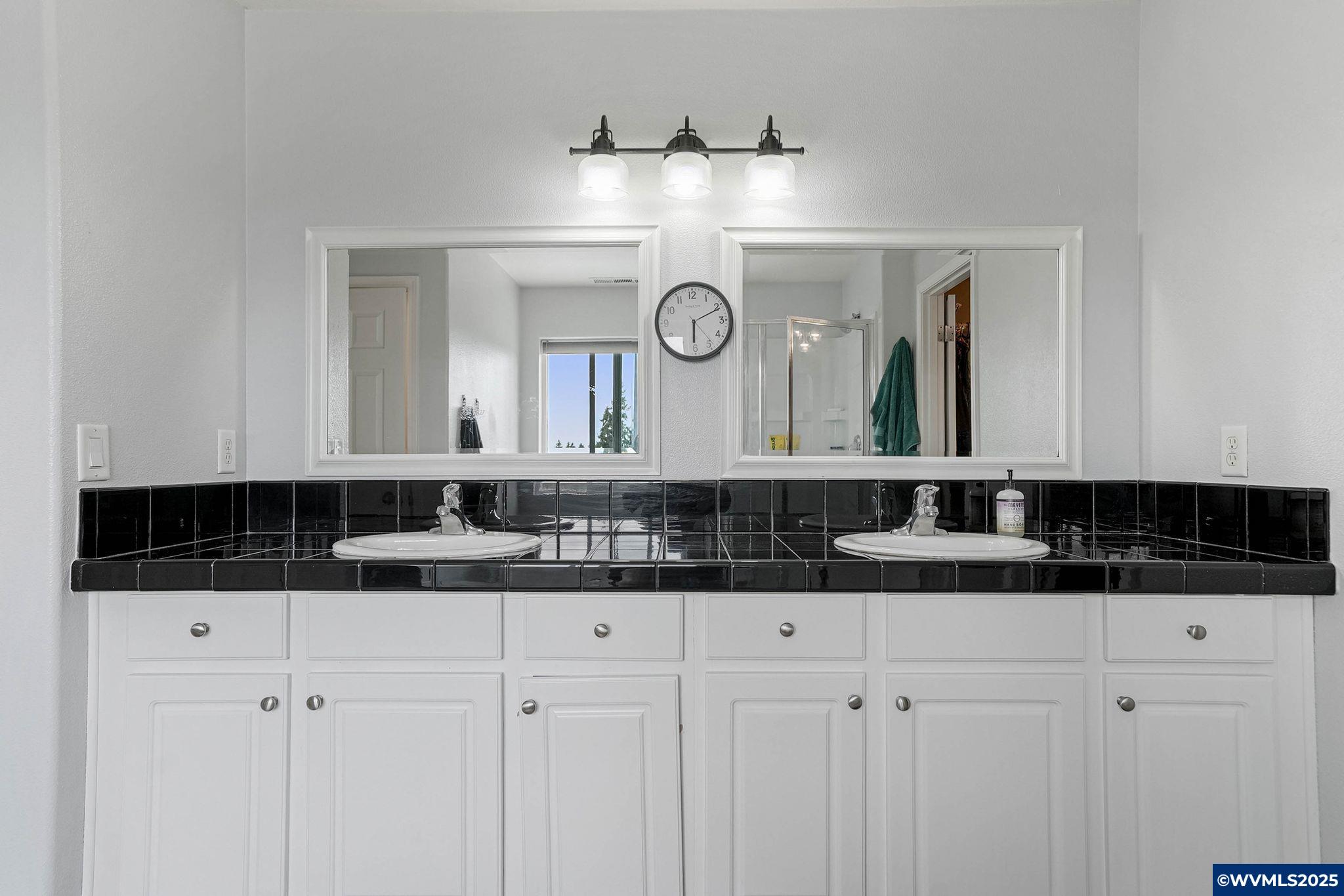 Salem, Oregon 97302, United States, 4 Bedrooms Bedrooms, ,4 BathroomsBathrooms,Residential,Active,189844