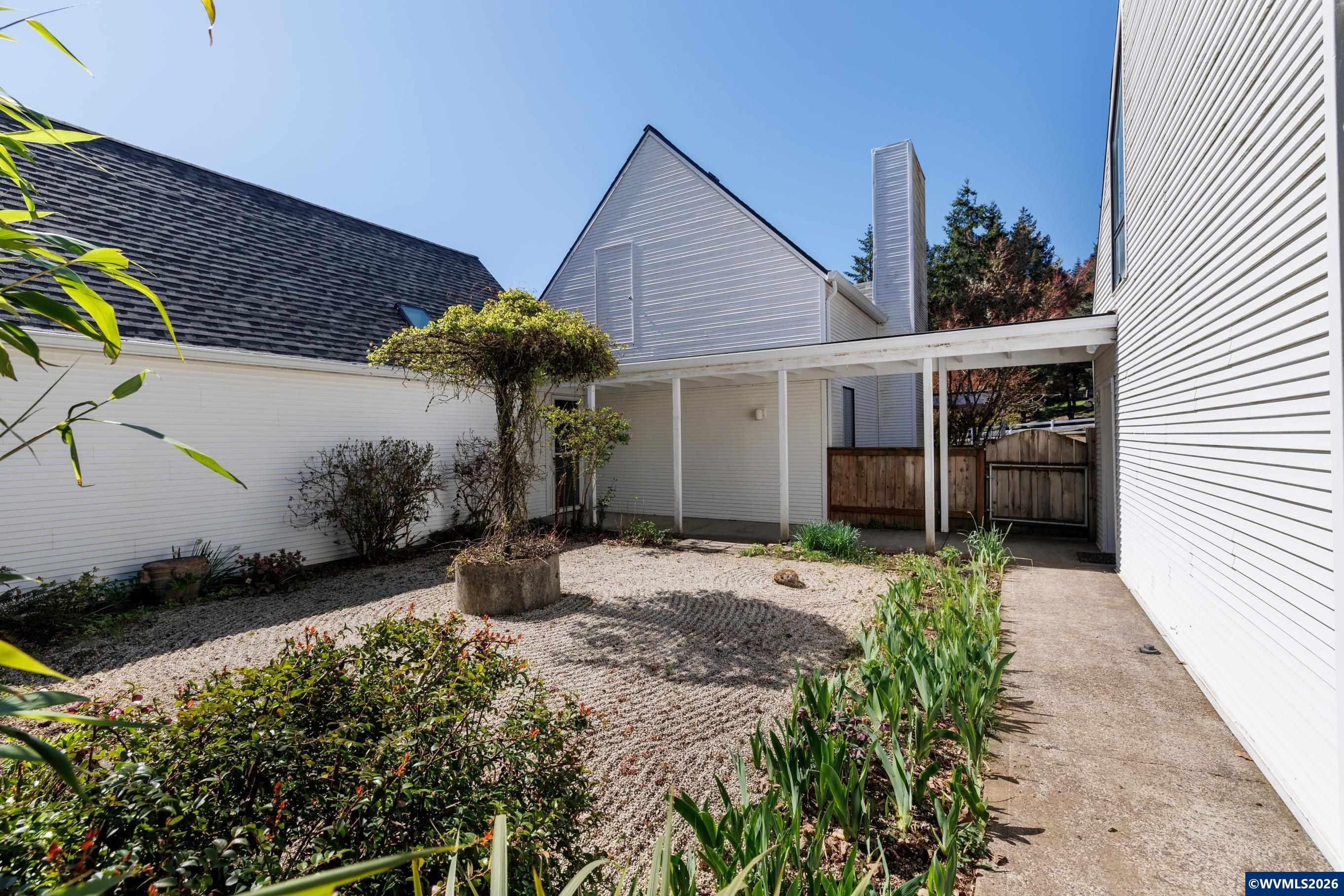 3251 SW Redmond Hill Rd